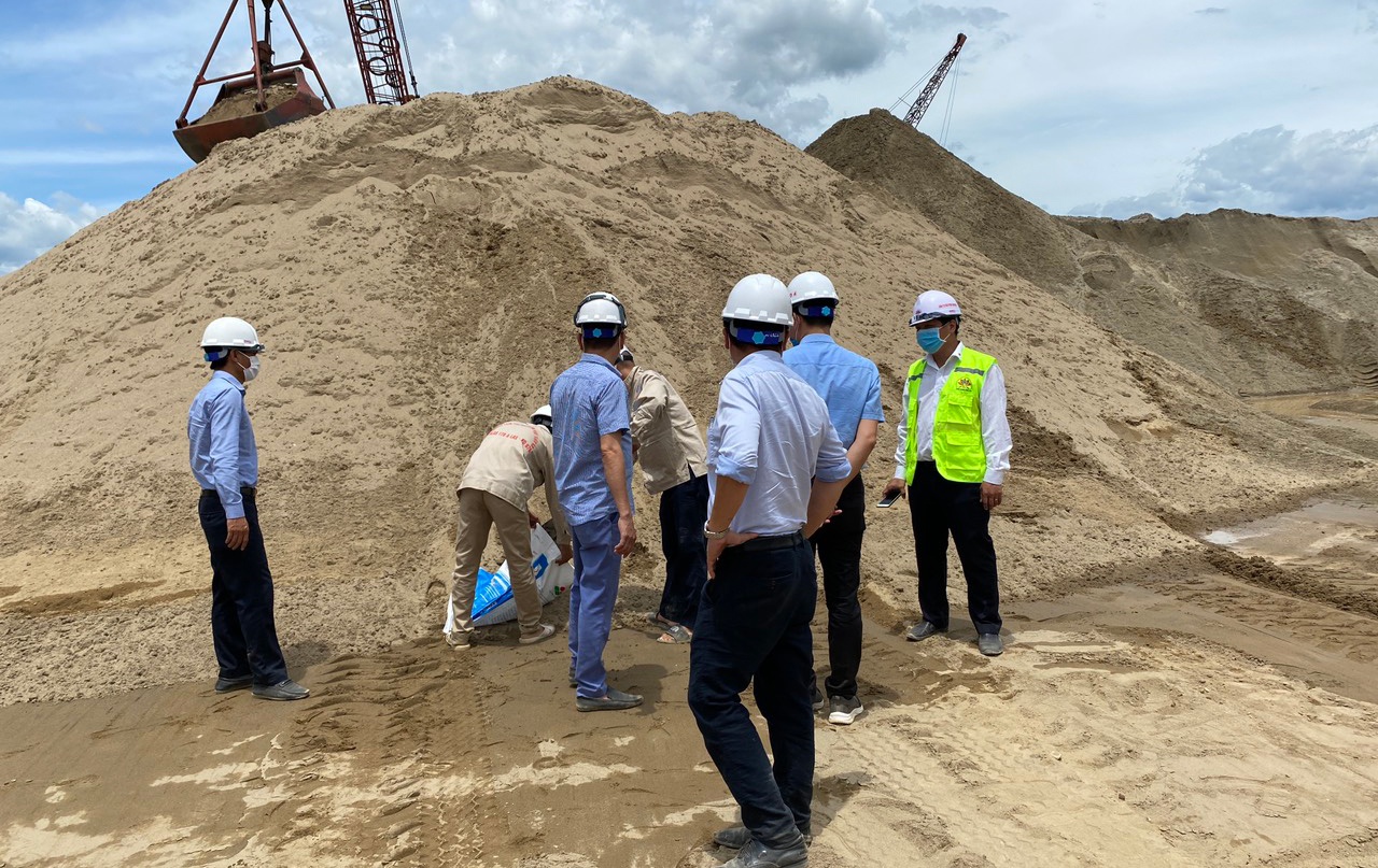 Nhà thầu và tư vấn đến các mỏ cát, mỏ đất, mỏ đá...