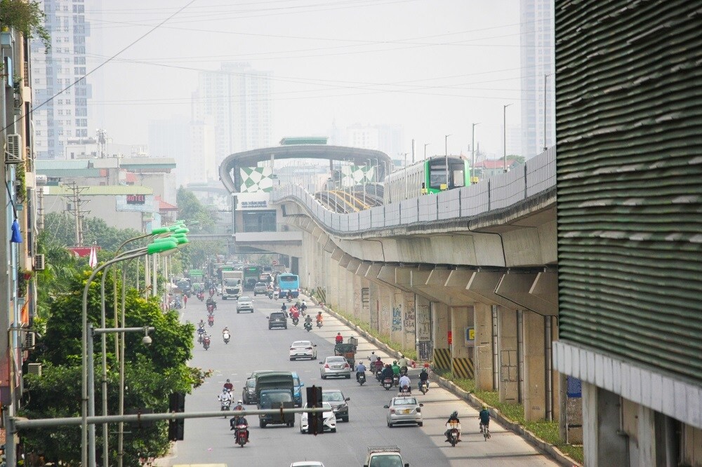C&ugrave;ng cung đường di chuyển tại c&ugrave;ng một thời điểm xuất ph&aacute;t, PV đi bằng xe m&aacute;y hết 31 ph&uacute;t, chậm hơn 8 ph&uacute;t khi đi t&agrave;u C&aacute;t Linh - H&agrave; Đ&ocirc;ng.