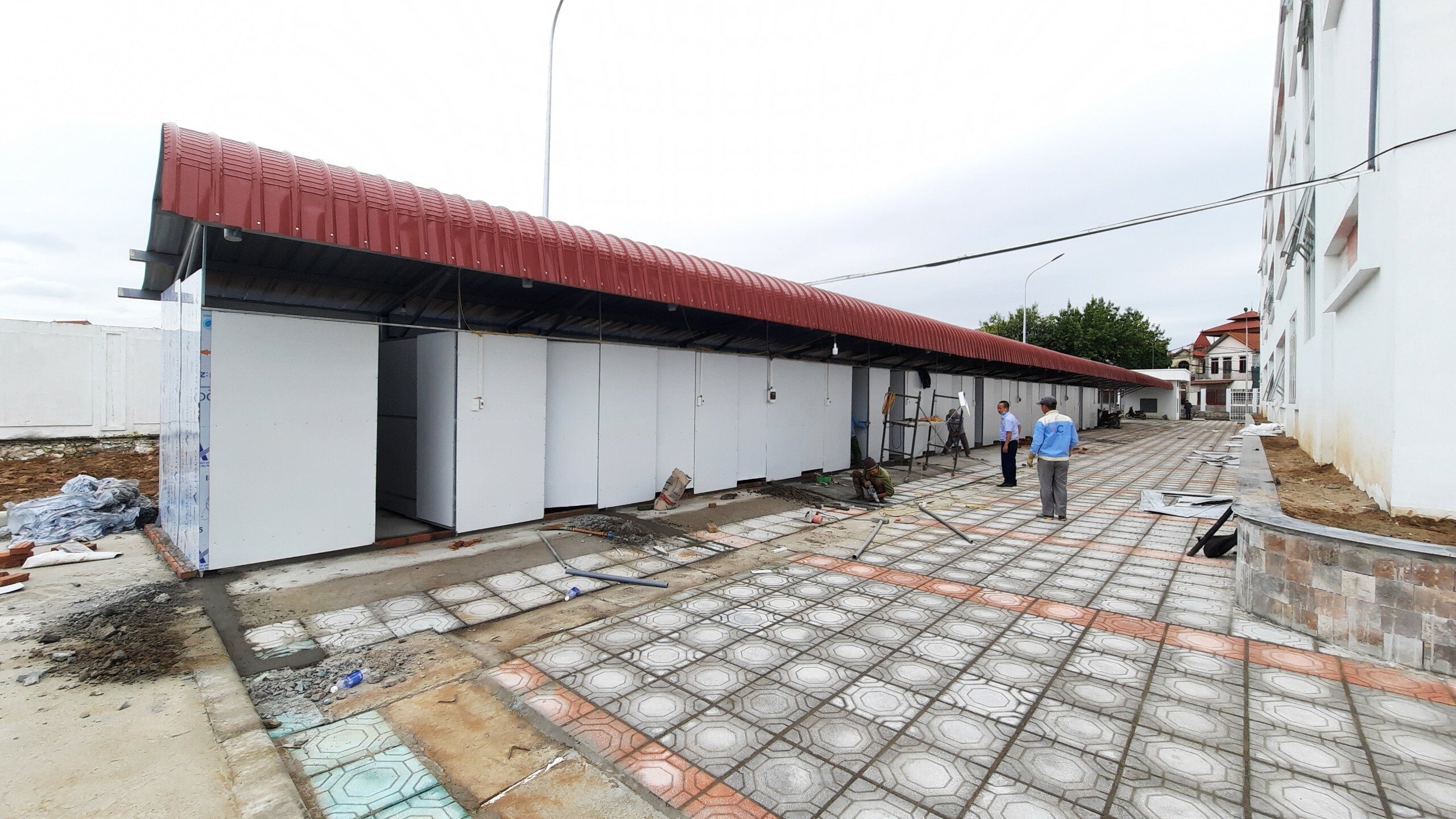 Theo dự kiến, Trạm y tế lưu động số 1 điều trị F0 của huyện Ho&agrave;i Đức sẽ được vận h&agrave;nh ch&iacute;nh thức v&agrave;o ng&agrave;y mai (23/11).