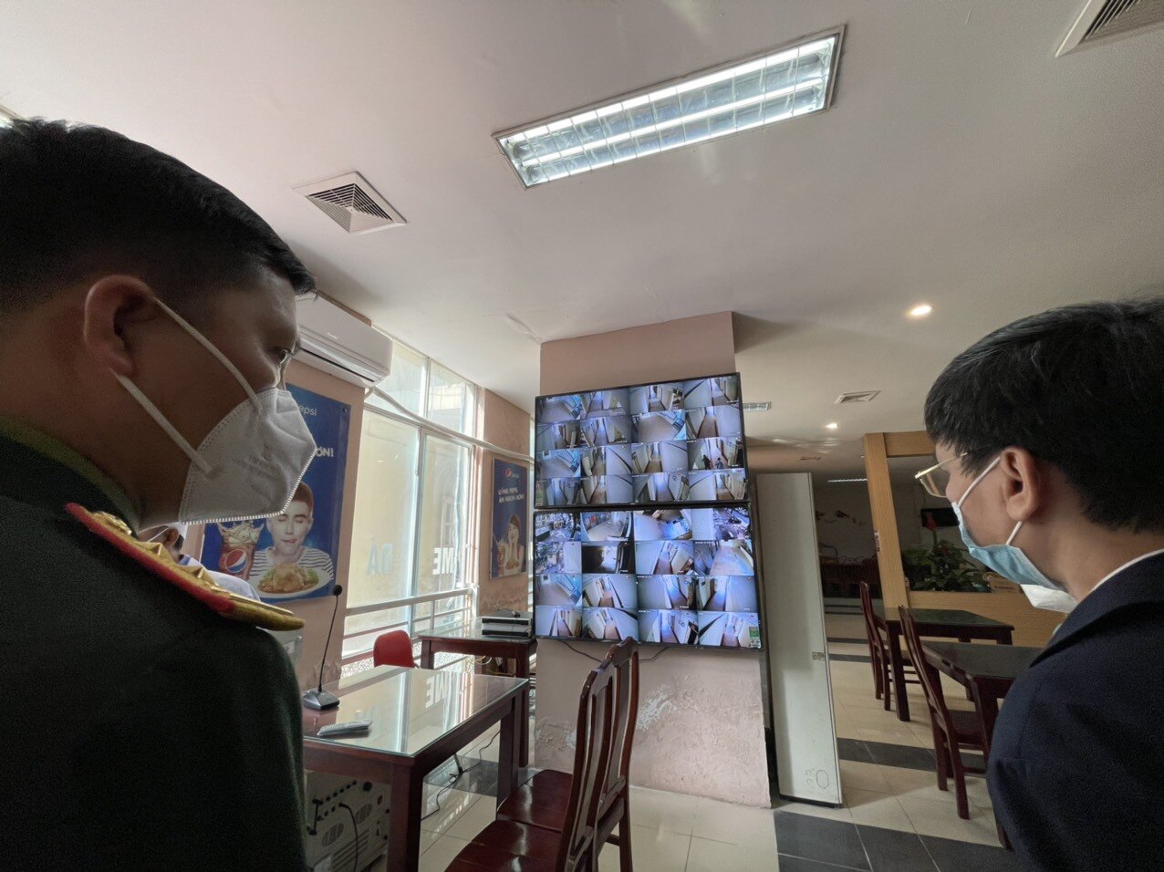 Hệ thống camera cũng được trang bị để đảm bảo an ninh, kiểm so&aacute;t người ra v&agrave;o khu điều trị.