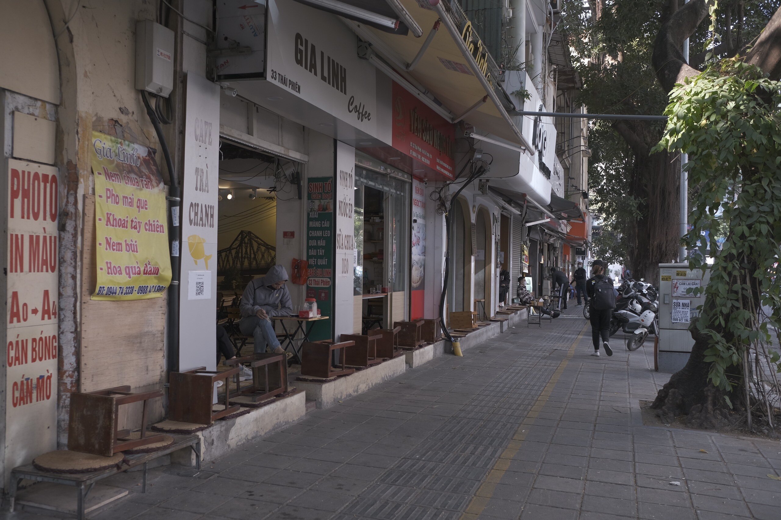 Trong 14 ng&agrave;y gần đ&acirc;y, tr&ecirc;n địa b&agrave;n th&agrave;nh phố ghi nhận 11.769 ca Covid-19 cộng đồng (tăng 4.357 ca so với 14 ng&agrave;y trước đ&oacute;). Cộng dồn số mắc tại H&agrave; Nội trong đợt dịch 4 (từ ng&agrave;y 29/4/2021) l&agrave; 25.653 ca. Trong đ&oacute;, số mắc ghi nhận ngo&agrave;i cộng đồng 9.765 ca, số mắc l&agrave; đối tượng đ&atilde; được c&aacute;ch ly 15.888 ca.