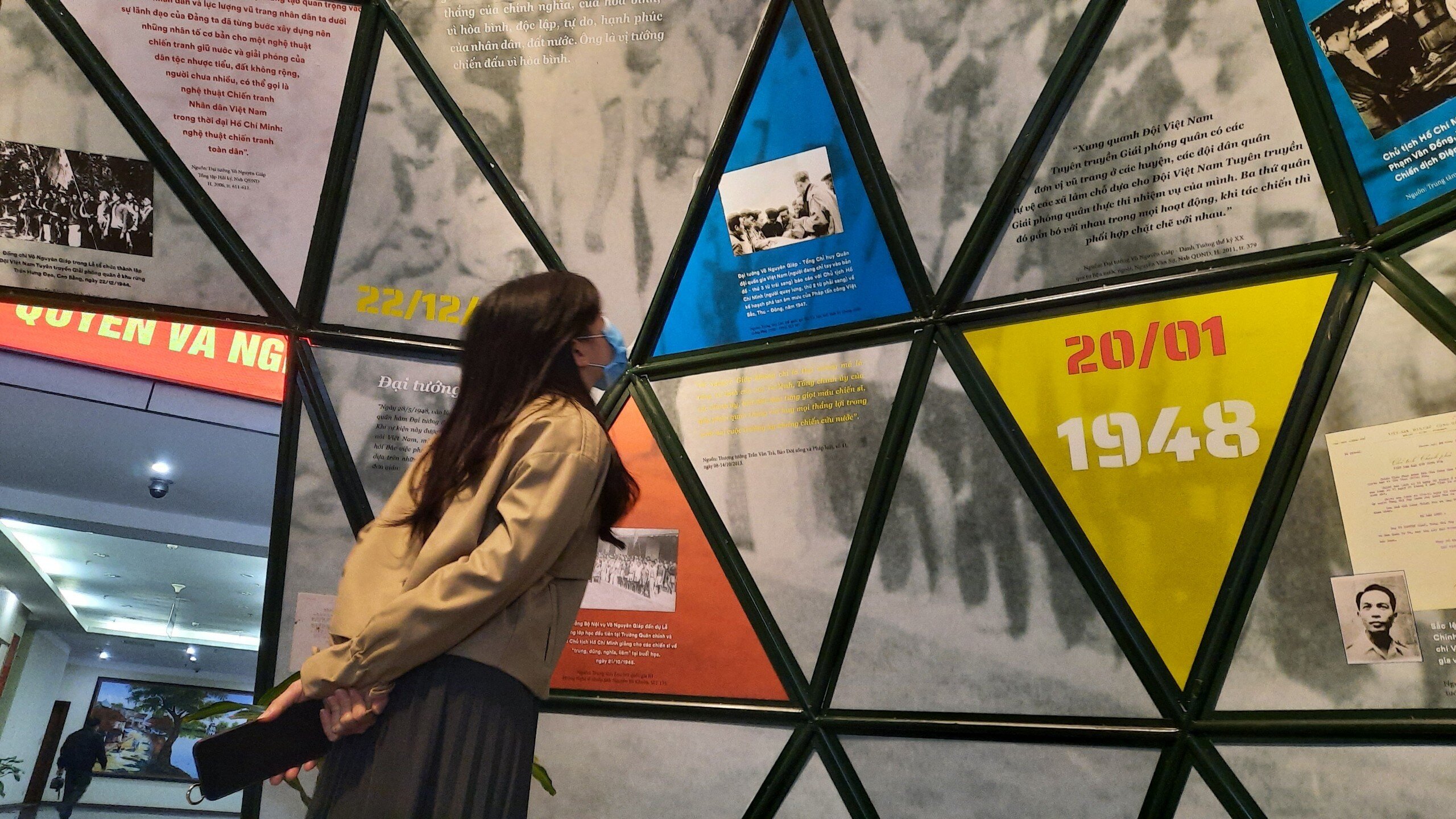 Triển lãm đã thu hút nhiều người đến thăm quan.