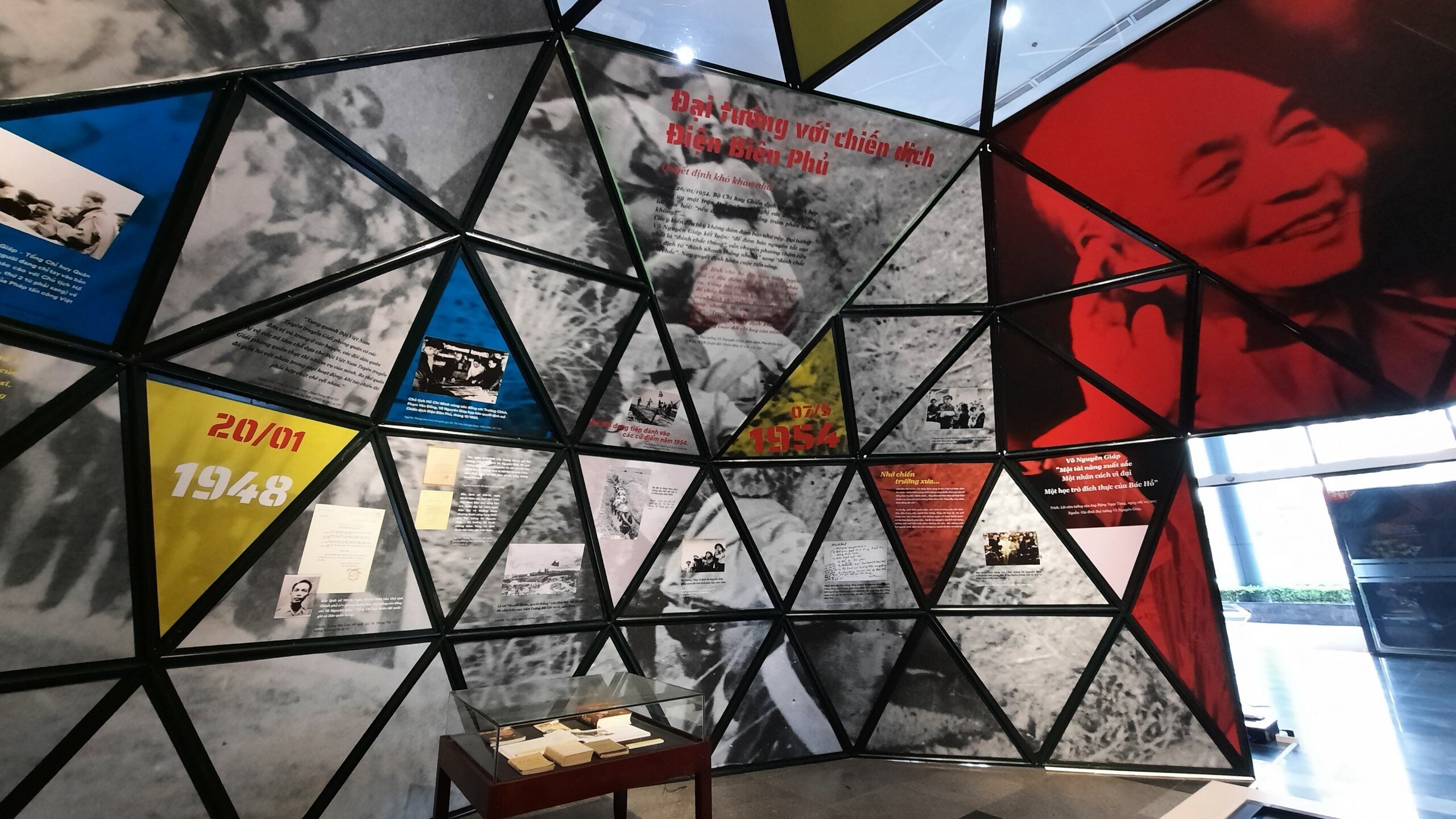 Cục trưởng Cục Văn thư và lưu trữ nhà nước Đặng Thanh Tùng cho biết, triển lãm là sự tiếp tục những nỗ lực không ngừng bảo vệ và phát huy giá trị tài liệu lưu trữ của Cục Văn thư và lưu trữ nhà nước. Dự kiến, triển lãm diễn ra từ hôm nay đến 31/12/2021.