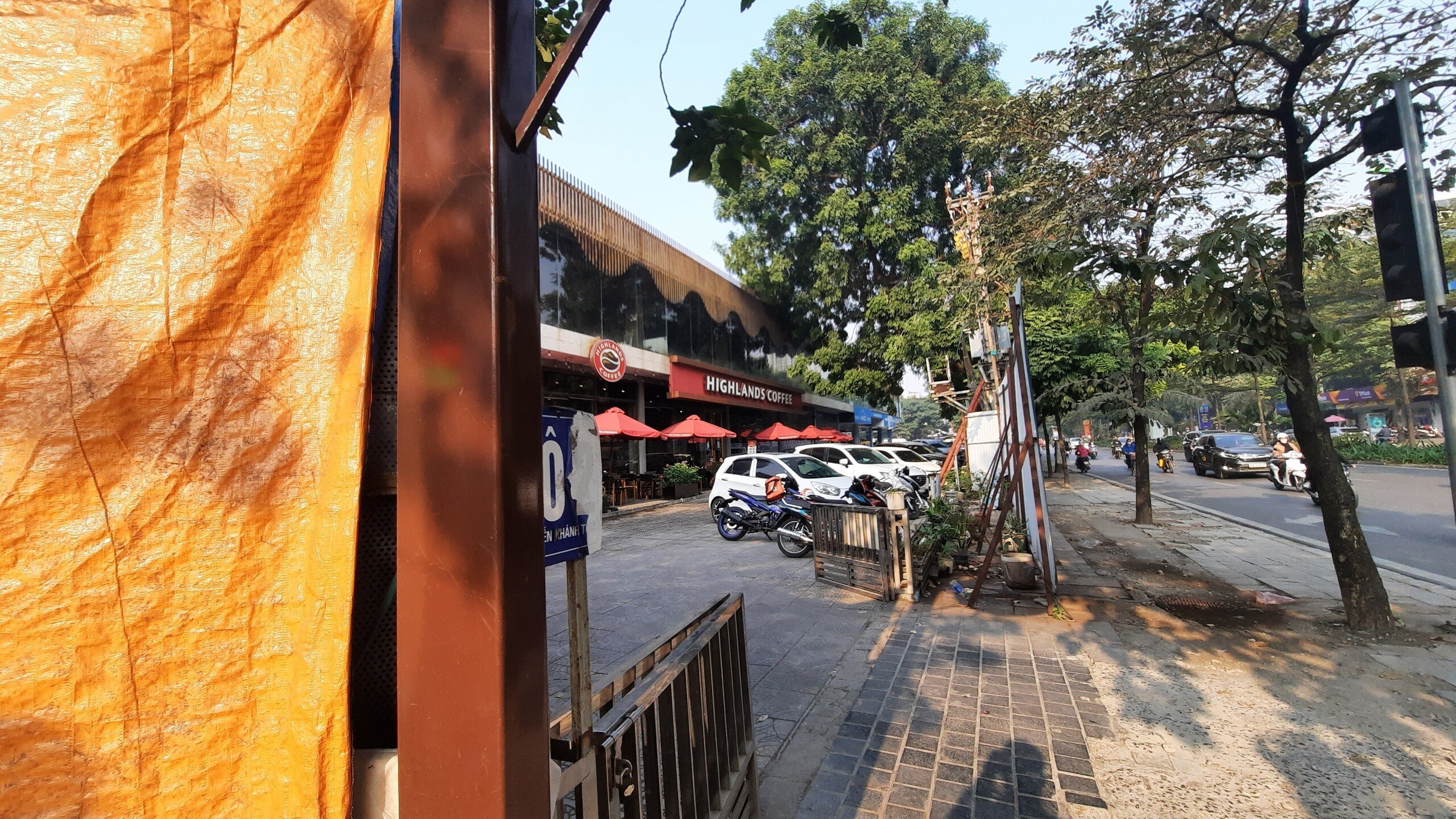 Sau 3 năm qu&acirc;y r&agrave;o t&ocirc;n tại dự &aacute;n Cống h&oacute;a mương Nghĩa Đ&ocirc; (quận Cầu Giấy), sai phạm vẫn tồn tại, thậm ch&iacute; c&oacute; xu hướng ph&aacute;t triển ở dự &aacute;n Cống h&oacute;a mương Nghĩa Đ&ocirc; (quận Cầu Giấy).