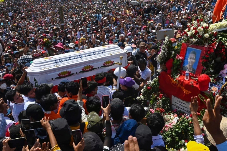 Đảo ch&iacute;nh qu&acirc;n sự tại Myanmar: Ng&agrave;y 1/2, qu&acirc;n đội Myanmar g&acirc;y sốc cho khu vực v&agrave; thế giới khi tiến h&agrave;nh đảo ch&iacute;nh, lật đổ ch&iacute;nh phủ d&acirc;n cử, bắt cố vấn nh&agrave; nước Aung San Suu Kyi, th&agrave;nh lập ch&iacute;nh quyền qu&acirc;n sự. Động th&aacute;i của qu&acirc;n đội Myanmar g&acirc;y n&ecirc;n l&agrave;n s&oacute;ng biểu t&igrave;nh quy m&ocirc; lớn,khiến hơn 1.100 người thiệt mạng.