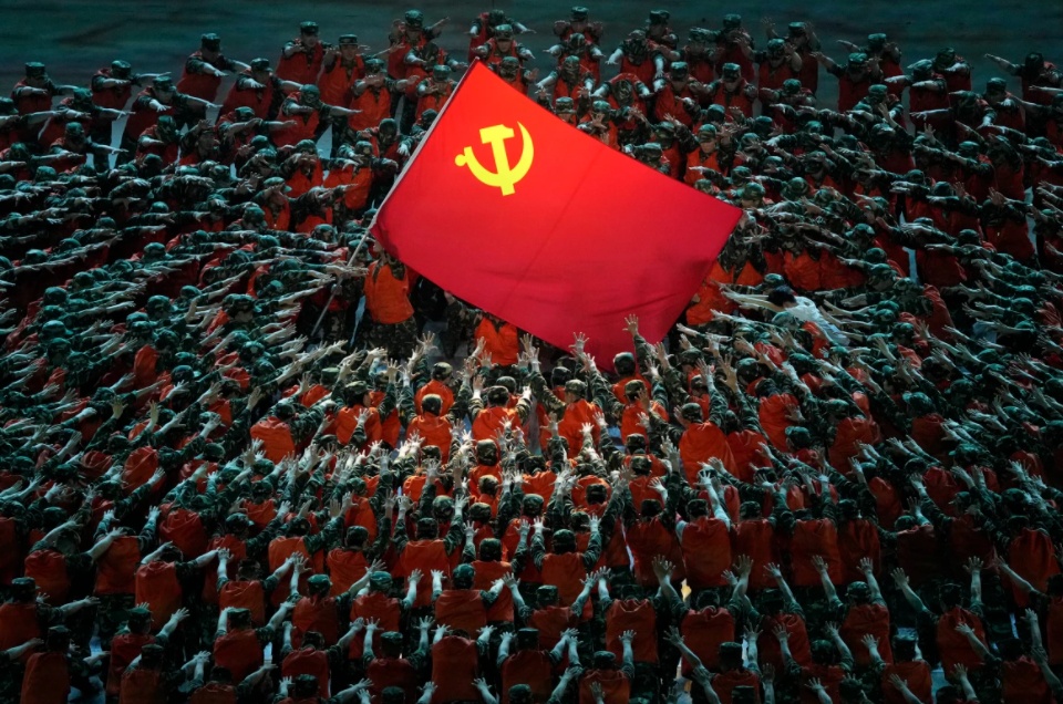 Trung Quốc mừng 100 năm ng&agrave;y th&agrave;nh lập Đảng Cộng sản v&agrave; Hội nghị lần thứ 6 Ban Chấp h&agrave;nh Trung ương CCP ng&agrave;y 11/11 th&ocirc;ng qua văn kiện 36.000 chữ, l&agrave; nghị quyết lịch sử thứ ba trong 100 năm th&agrave;nh lập của CCP, n&acirc;ng vị thế của Chủ tịch Tập ngang h&agrave;ng với c&aacute;c l&atilde;nh đạo Mao Trạch Đ&ocirc;ng v&agrave; Đặng Tiểu B&igrave;nh. Ảnh - AP