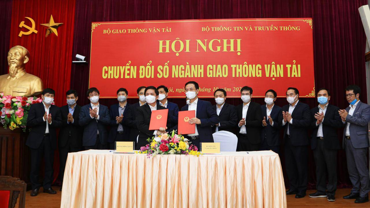 Bộ Giao th&ocirc;ng vận tải v&agrave; Bộ Th&ocirc;ng tin truyền th&ocirc;ng k&yacute; hợp t&aacute;c chuyển đổi số