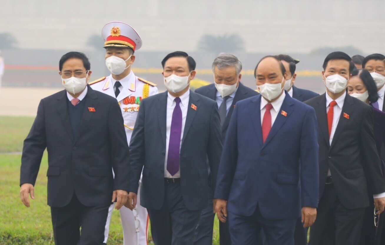 Chủ tịch nước Nguyễn Xu&acirc;n Ph&uacute;c, Chủ tịch Quốc hội Vương Đ&igrave;nh Huệ, Thủ tướng Ch&iacute;nh phủ Phạm Minh Ch&iacute;nh v&agrave; c&aacute;c đồng ch&iacute; l&atilde;nh đạo Đảng, Nh&agrave; nước, đại biểu Quốc hội v&agrave;o lăng tưởng nhớ Chủ tịch Hồ Ch&iacute; Minh.