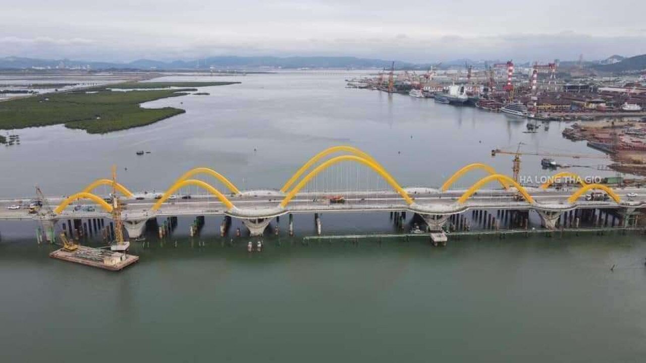 Điểm đầu của c&ocirc;ng tr&igrave;nh giao với tuyến đường nối KCN C&aacute;i L&acirc;n qua KCN Việt Hưng đến đường cao tốc Hạ Long - V&acirc;n Đồn thuộc địa phận phường Giếng Đ&aacute;y, TP Hạ Long; điểm cuối đấu nối với QL279 tại Km24+750 thuộc địa phận x&atilde; L&ecirc; Lợi, TP Hạ Long.