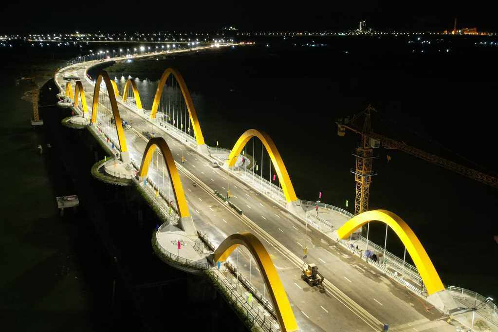 Với &yacute; tưởng l&agrave; &ldquo;c&aacute;nh chim biển&rdquo;, phương &aacute;n thiết kế cầu T&igrave;nh Y&ecirc;u được tỉnh Quảng Ninh lựa chọn sau cuộc thi thiết kế c&ocirc;ng tr&igrave;nh ph&aacute;t động tr&ecirc;n to&agrave;n quốc.