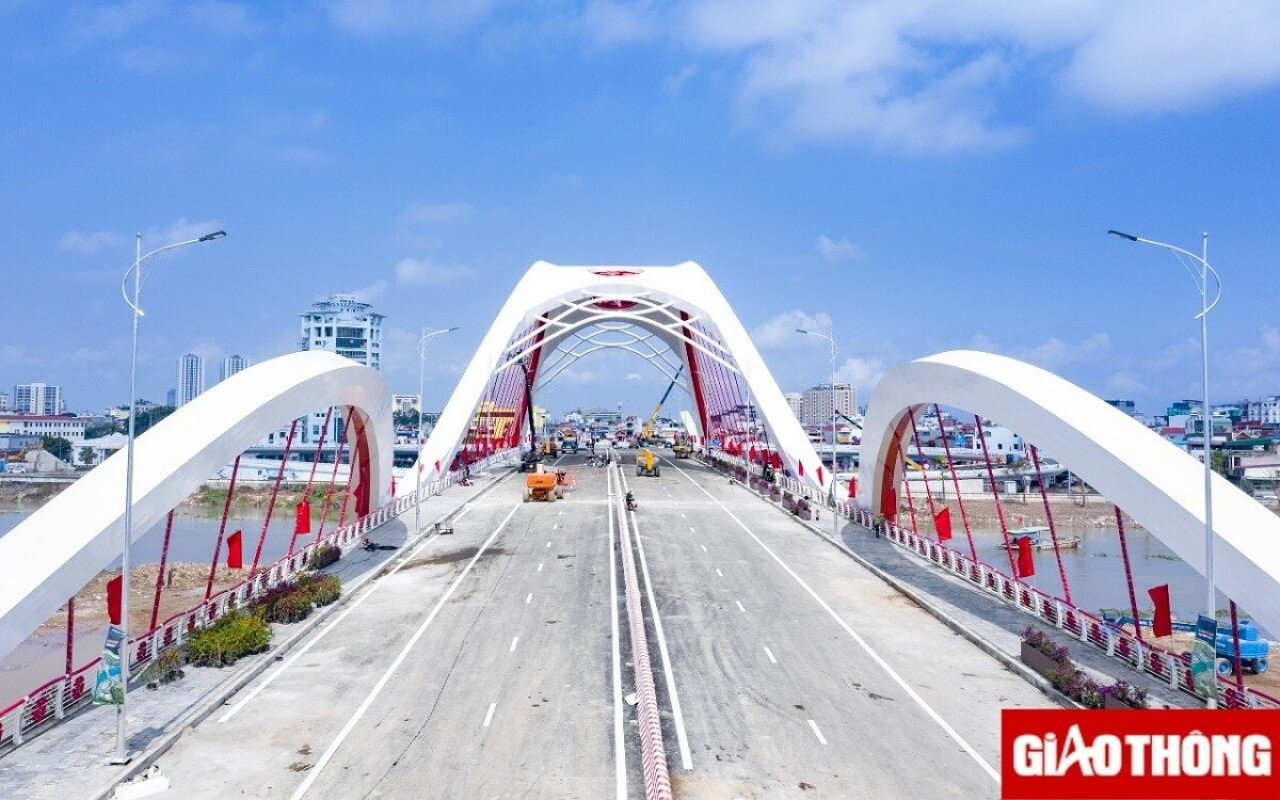 Dự &aacute;n đầu tư x&acirc;y dựng Cầu R&agrave;o 1 trong 58 dự &aacute;n giao th&ocirc;ng trọng điểm của TP Hải Ph&ograve;ng giai đoạn 2021-2025. Chủ đầu tư dự &aacute;n l&agrave; Ban Quản l&yacute; dự &aacute;n đầu tư x&acirc;y dựng c&aacute;c c&ocirc;ng tr&igrave;nh giao th&ocirc;ng Hải Ph&ograve;ng, với tổng mức đầu tư tr&ecirc;n 2.260 tỷ đồng bằng nguồn ng&acirc;n s&aacute;ch th&agrave;nh phố