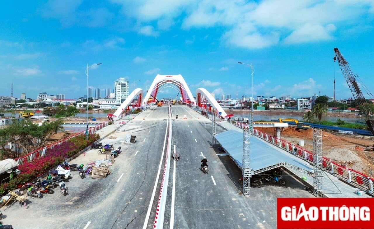 Dự kiến, to&agrave;n bộ dự &aacute;n sẽ ho&agrave;n th&agrave;nh c&ocirc;ng t&aacute;c x&acirc;y dựng v&agrave;o th&aacute;ng 4/2022 để Bộ GTVT kiểm tra c&ocirc;ng t&aacute;c nghiệm thu ho&agrave;n th&agrave;nh c&ocirc;ng tr&igrave;nh