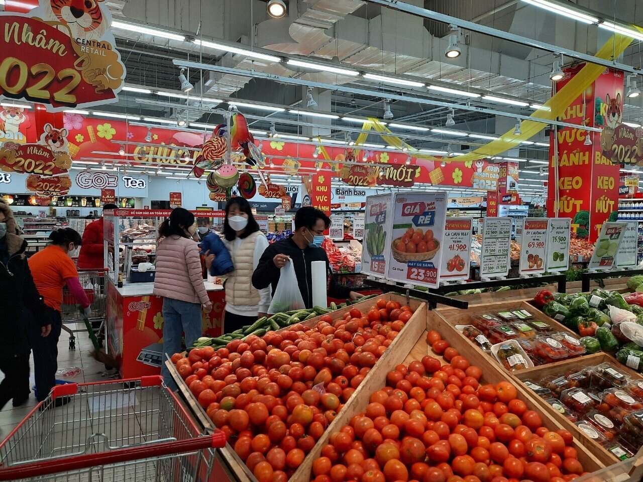 Trong dịp Tết Nh&acirc;m Dần, do triển khai nhiều biện ph&aacute;p ph&ograve;ng chống dịch Covid-19 v&agrave; t&acirc;m l&yacute; &ldquo;thắt lưng, buộc bụng&rdquo; để duy tr&igrave; ổn định kinh tế, hầu hết c&aacute;c gia đ&igrave;nh ở Quảng Ninh đều chi ti&ecirc;u hợp l&yacute; hơn, hạn chế thấp nhất đến c&aacute;c điểm vui chơi, đ&ocirc;ng người.