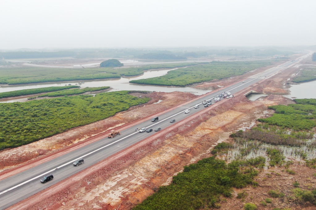 Dự &aacute;n được triển khai trong bối cảnh dịch bệnh Covid-19 b&ugrave;ng ph&aacute;t, tuy nhi&ecirc;n to&agrave;n tuyến đ&atilde; được th&ocirc;ng xe kỹ thuật v&agrave;o ng&agrave;y 1/1/2022, dự kiến ho&agrave;n th&agrave;nh v&agrave; đưa v&agrave;o khai th&aacute;c trong qu&yacute; II/2022.