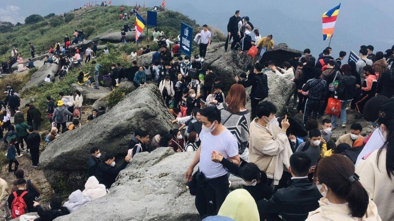 Theo &ocirc;ng L&ecirc; Tiến Dũng, Trưởng Ban Quản l&yacute; di t&iacute;ch rừng v&agrave; rừng Quốc gia Y&ecirc;n Tử: T&iacute;nh đến thời điểm hiện tại, lượng kh&aacute;ch đến h&agrave;nh hương ở Y&ecirc;n Tử trong dịp Tết n&agrave;y đạt khoảng gần 60.000 ng&agrave;n người. Đ&acirc;y l&agrave; t&iacute;n hiệu vui đối với du lịch TP U&ocirc;ng B&iacute; n&oacute;i chung v&agrave; Y&ecirc;n Tử n&oacute;i ri&ecirc;ng trong đầu năm mới&hellip;