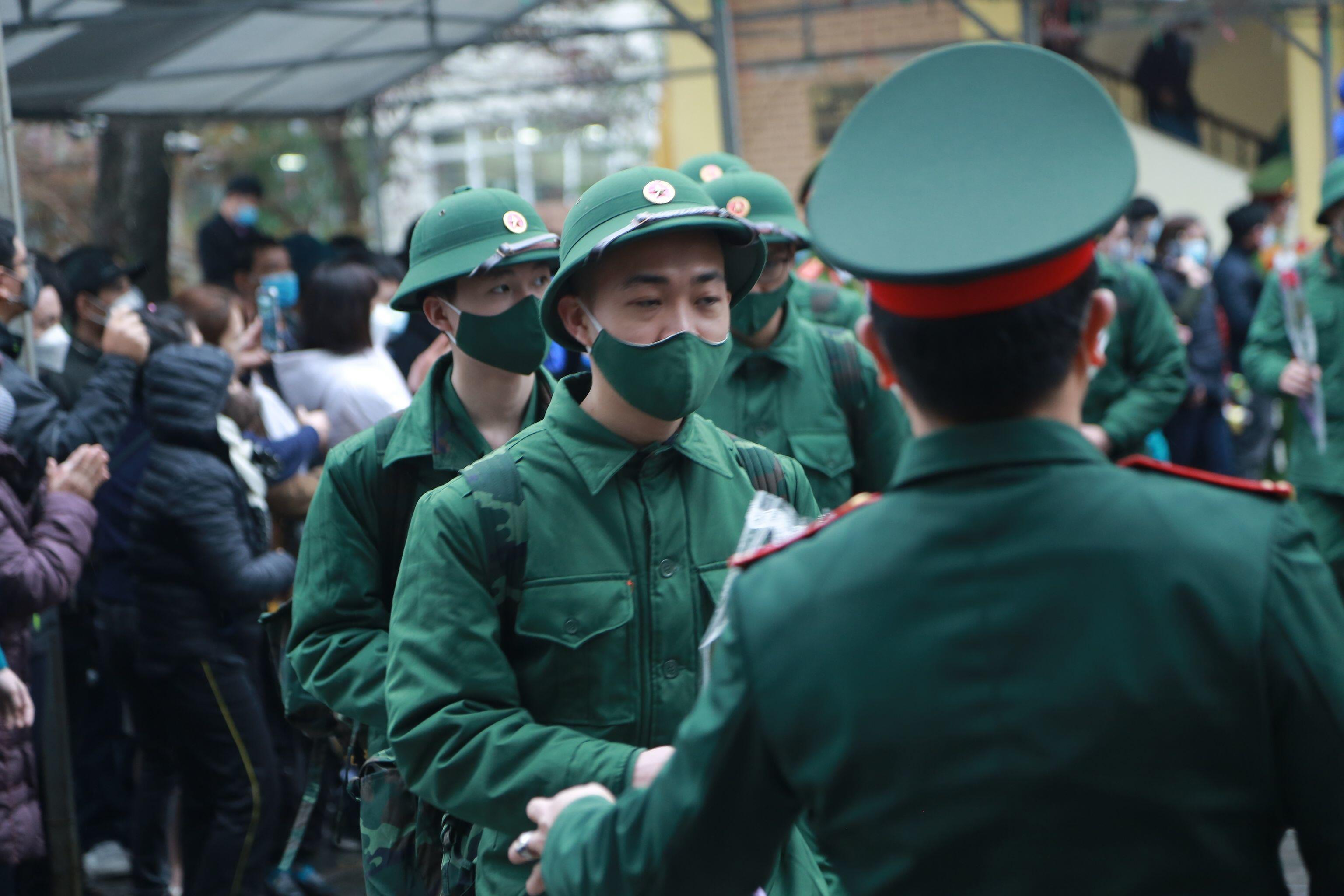 T&iacute;nh đến thời điểm n&agrave;y, 100% c&ocirc;ng d&acirc;n trong danh s&aacute;ch chốt qu&acirc;n số nhập ngũ, cả số ch&iacute;nh thức v&agrave; dự ph&ograve;ng đều ti&ecirc;m &iacute;t nhất 2 mũi vaccine ph&ograve;ng Covid-19 theo quy định của Bộ Quốc ph&ograve;ng.