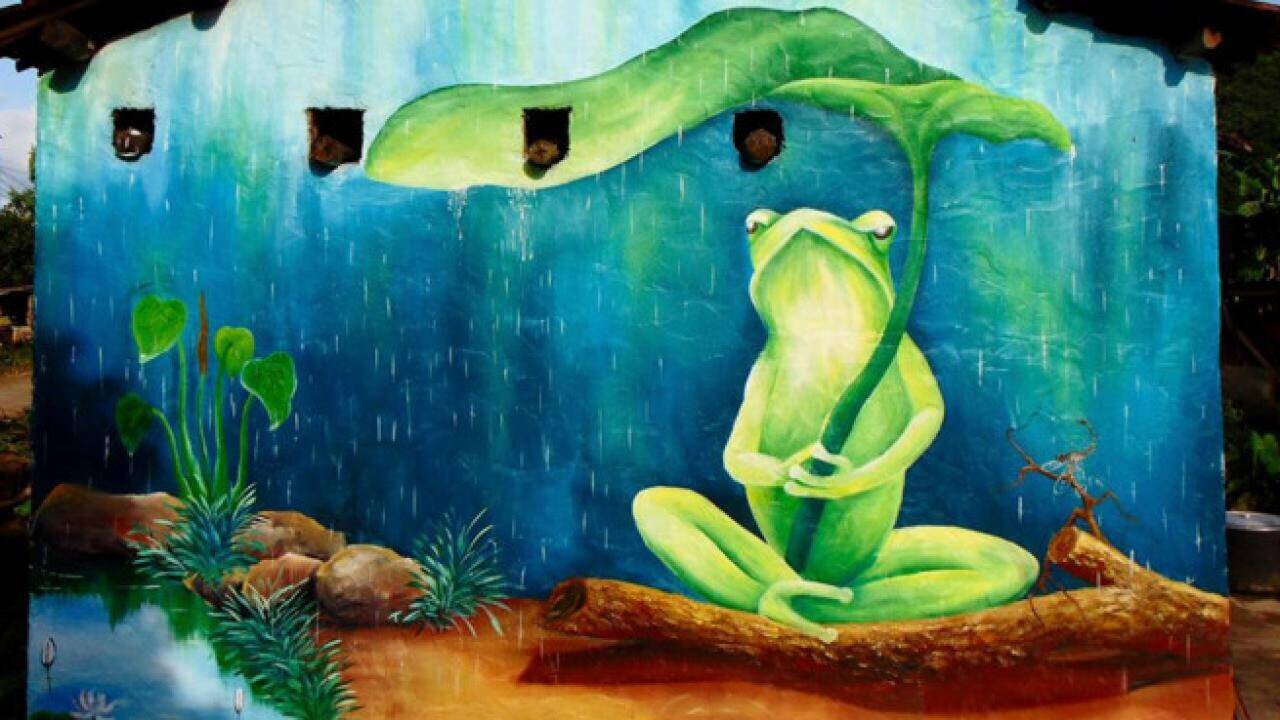 Đ&oacute; l&agrave; bức ảnh những đứa trẻ đang n&ocirc; đ&ugrave;a c&ugrave;ng nhau, ếch xanh cầm chiếc l&aacute;, ch&uacute; ch&oacute; v&agrave;ng nằm sưởi nắng, đ&agrave;n g&agrave; cục t&aacute;c ăn ng&ocirc;, người n&ocirc;ng d&acirc;n dắt tr&acirc;u ra đồng&hellip;