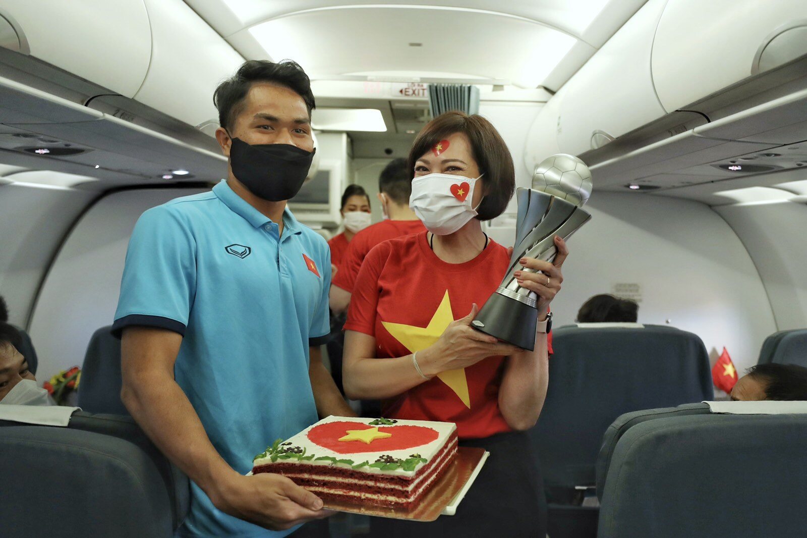 Chiếc bánh đặc biệt mừng chiến thắng của đội.