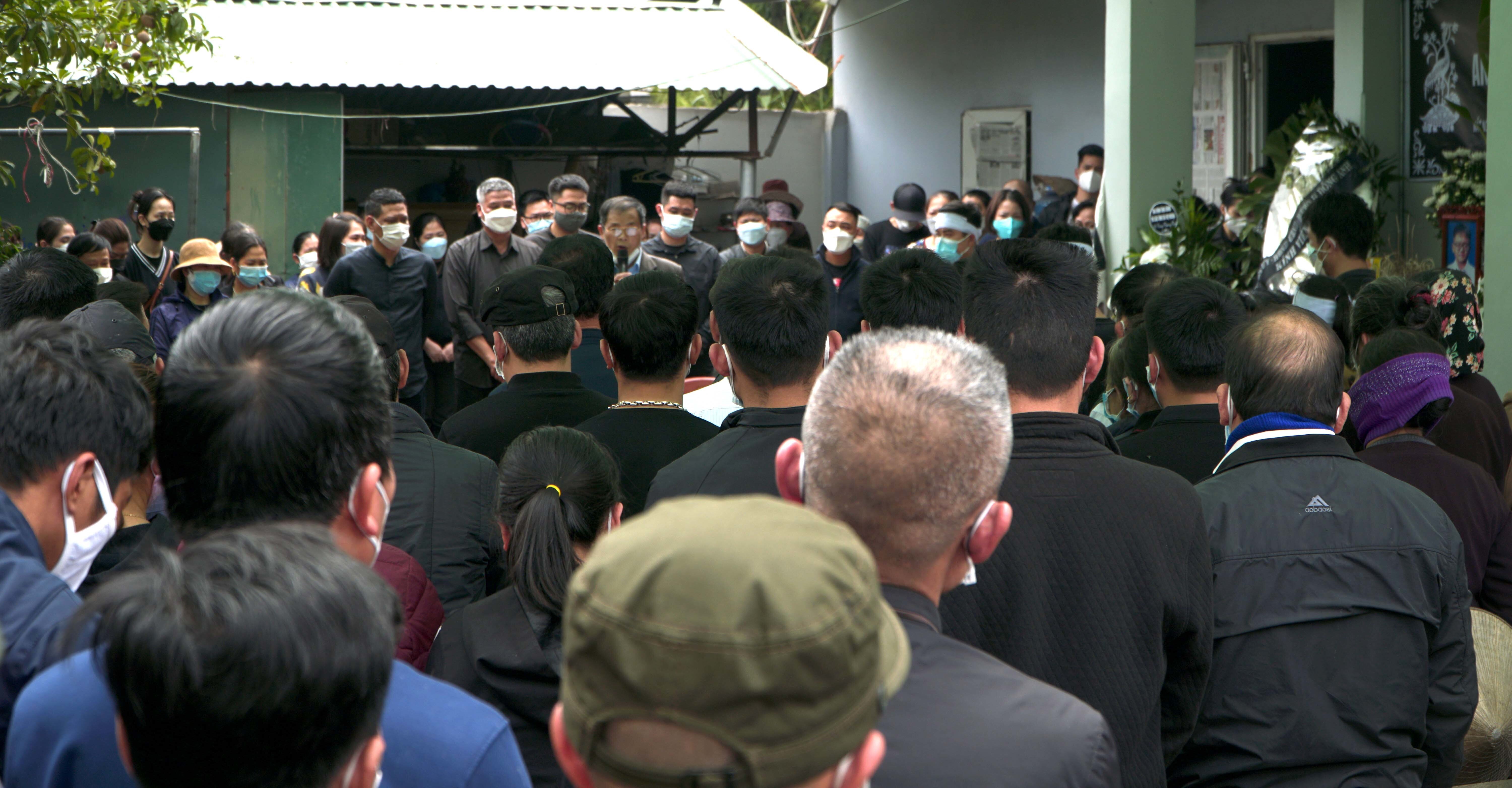 Gia đ&igrave;nh nh&agrave; &ocirc;ng Nguyễn Văn Đẩn l&agrave; gia đ&igrave;nh gặp nhiều đau thương nhất trong vụ ch&igrave;m t&agrave;u ở Cửa Đại khi chỉ trong thời gian ngắn &ocirc;ng đ&atilde; mất đi 5 người th&acirc;n thiết nhất của m&igrave;nh.