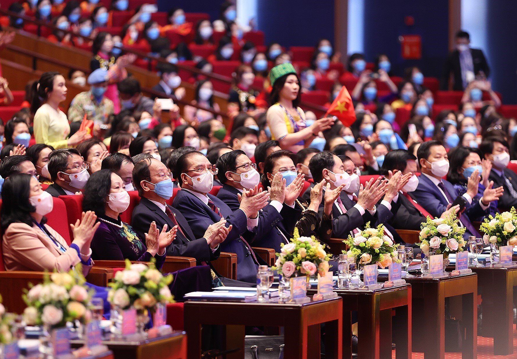 C&ugrave;ng với đ&oacute; l&agrave; c&aacute;c l&atilde;nh đạo Đảng, nh&agrave; nước s&aacute;ng nay cũng đến dự khai mạc Đại hội Đại biểu phụ nữ to&agrave;n quốc lần thứ XIII.