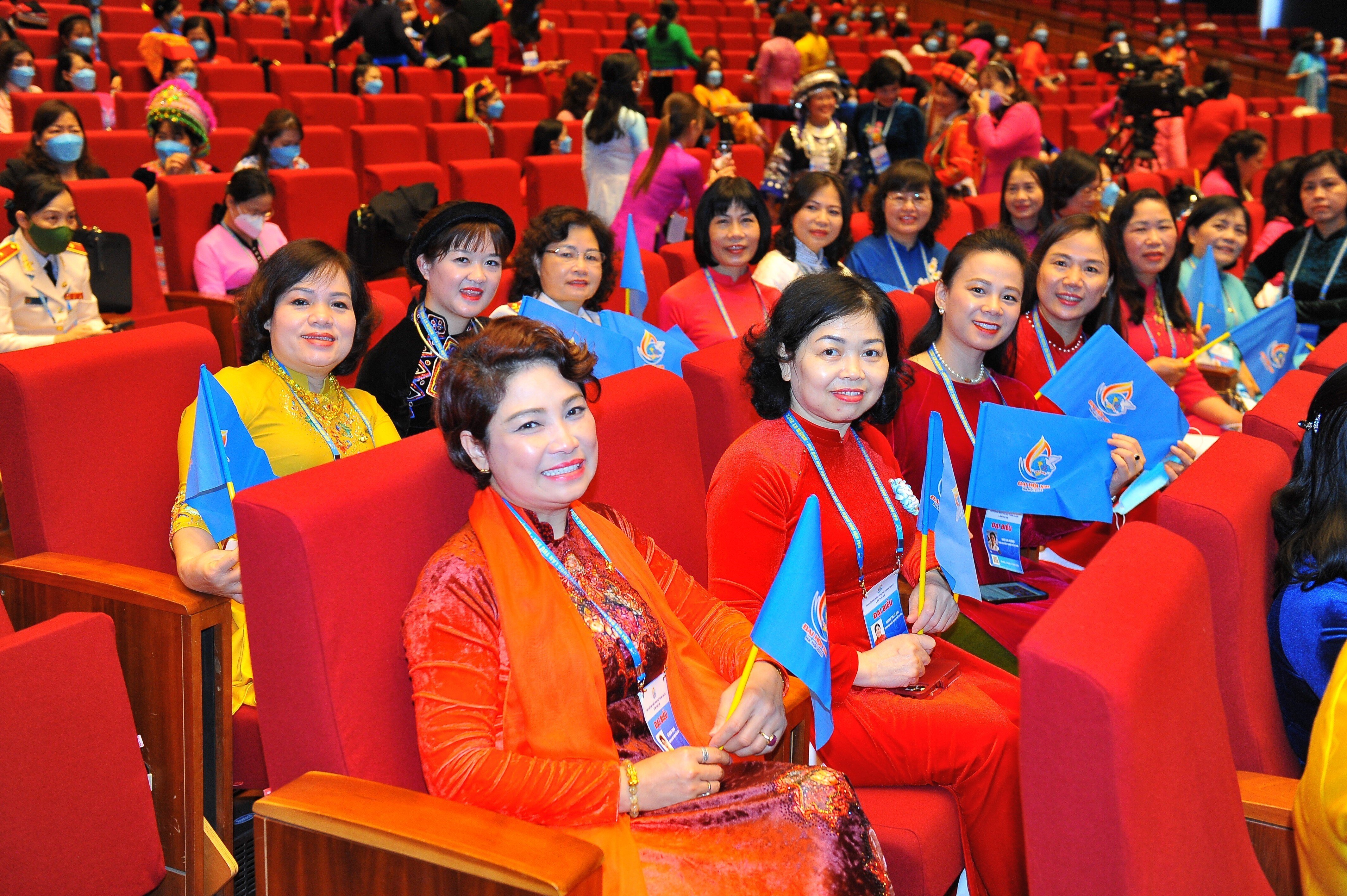 C&aacute;c hoạt động kh&aacute;c trong khu&ocirc;n khổ đại hội gồm: Khai mạc triển l&atilde;m "Phụ nữ Việt Nam viết tiếp những ước mơ" v&agrave; ph&aacute;t động nhắn tin ủng hộ chương tr&igrave;nh "Đồng h&agrave;nh c&ugrave;ng phụ nữ bi&ecirc;n cương" chung tay x&acirc;y dựng &iacute;t nhất 130 m&ocirc; h&igrave;nh sinh kế, tổng gi&aacute; trị 13 tỉ đồng cho phụ nữ v&ugrave;ng bi&ecirc;n giới.