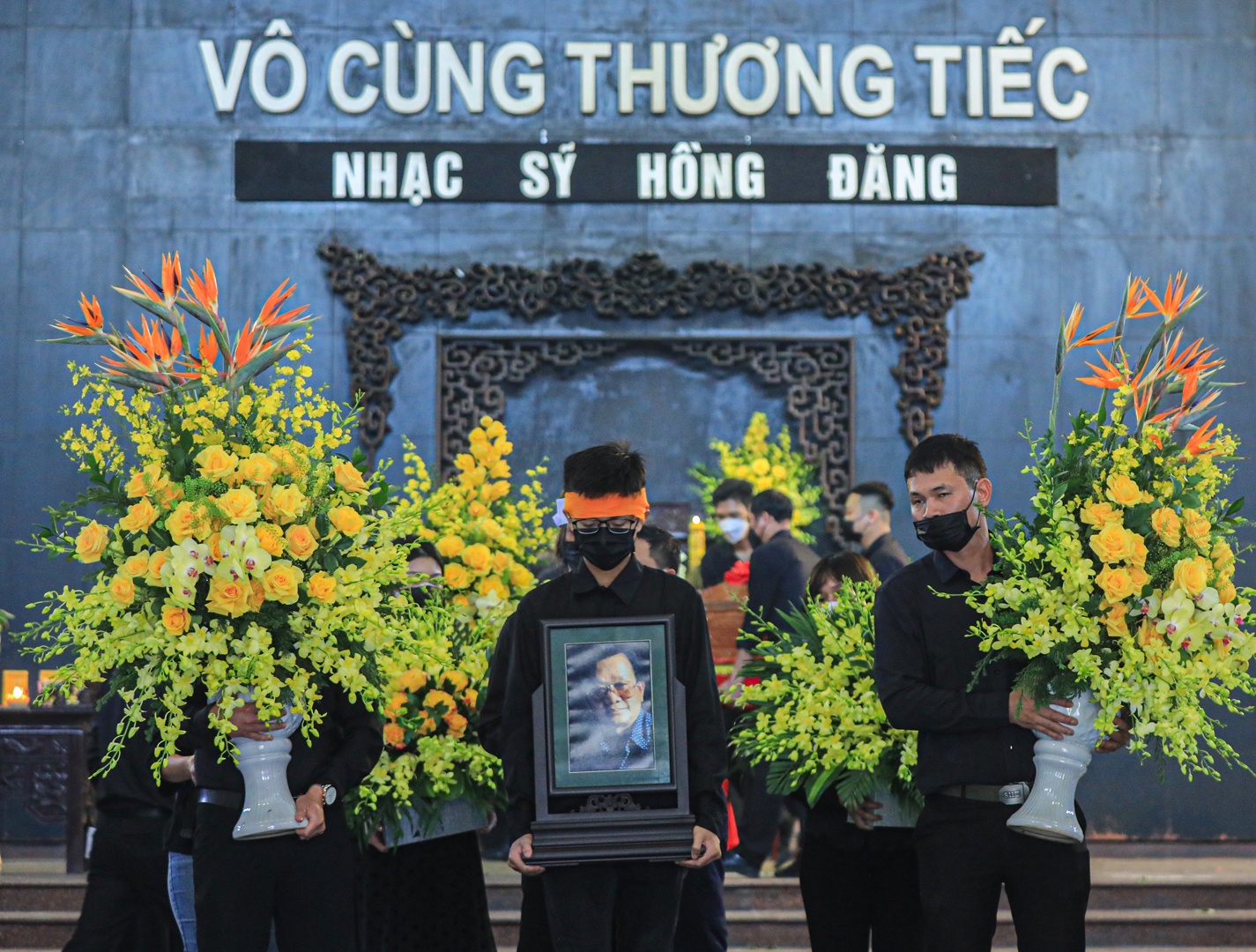 Bà Lê Anh Thúy nói đây là cuộc chia tay nhiều đau xót. "Anh truyền cho những người xung quanh sự tử tế, chân thành".