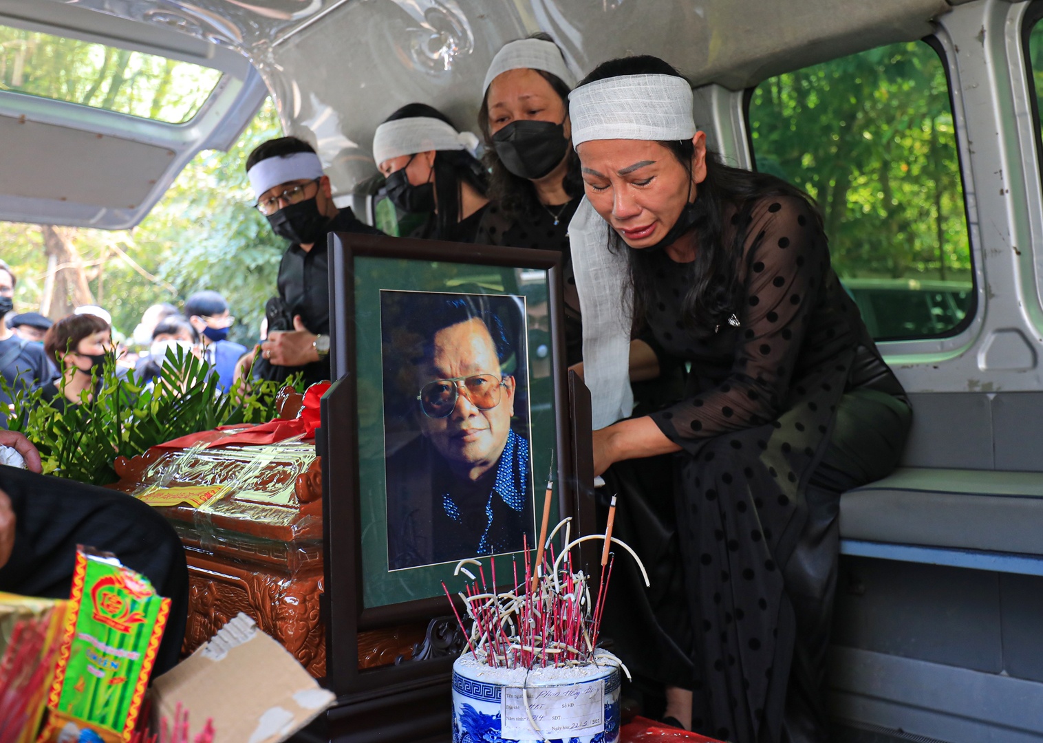 Tiễn biệt nhạc sĩ Hồng Đăng "lênh đênh" về trời