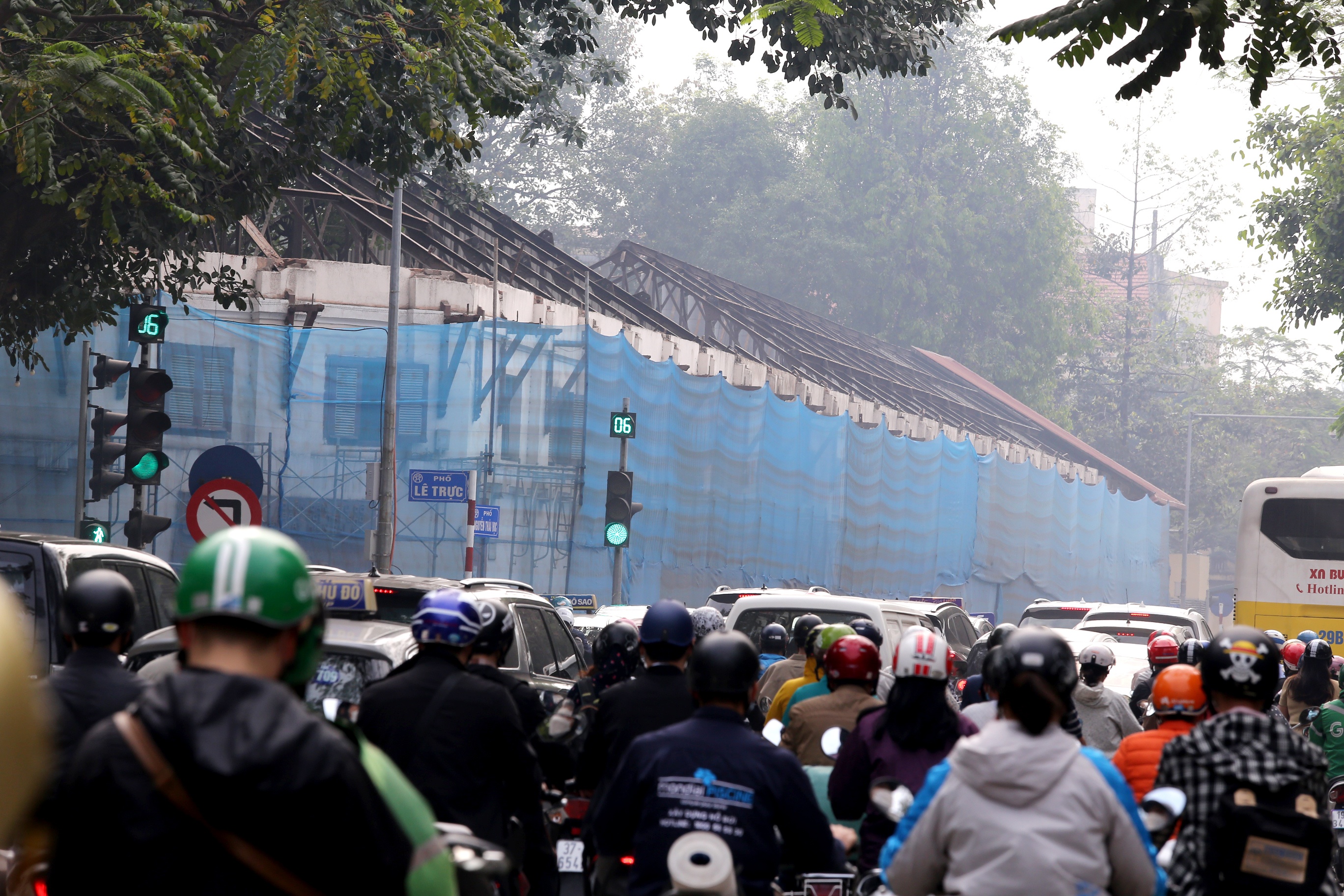 Khu "đất v&agrave;ng" 61 Trần Ph&uacute; c&oacute; vị tr&iacute; 4 mặt phố H&ugrave;ng Vương, Trần Ph&uacute;, L&ecirc; Trực, Nguyễn Th&aacute;i Học, gần trung t&acirc;m quận Ba Đ&igrave;nh, l&agrave; những tuyến phố trung t&acirc;m của H&agrave; Nội.