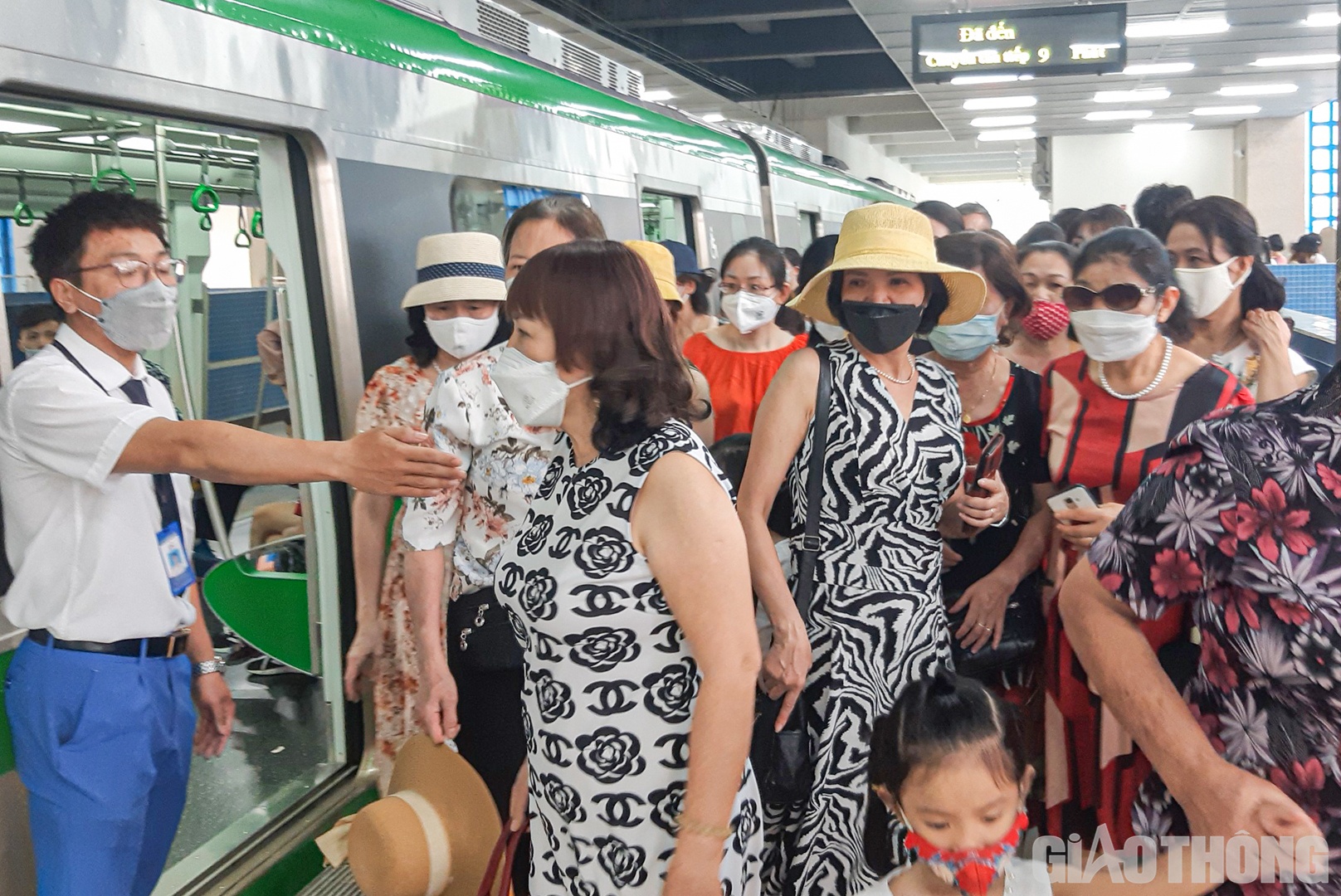 Đa phần l&agrave; c&aacute;c gia đ&igrave;nh đi tham quan tuyến t&agrave;u điện hoặc sử dụng để đi đến c&aacute;c điểm vui chơi, giải tr&iacute;.