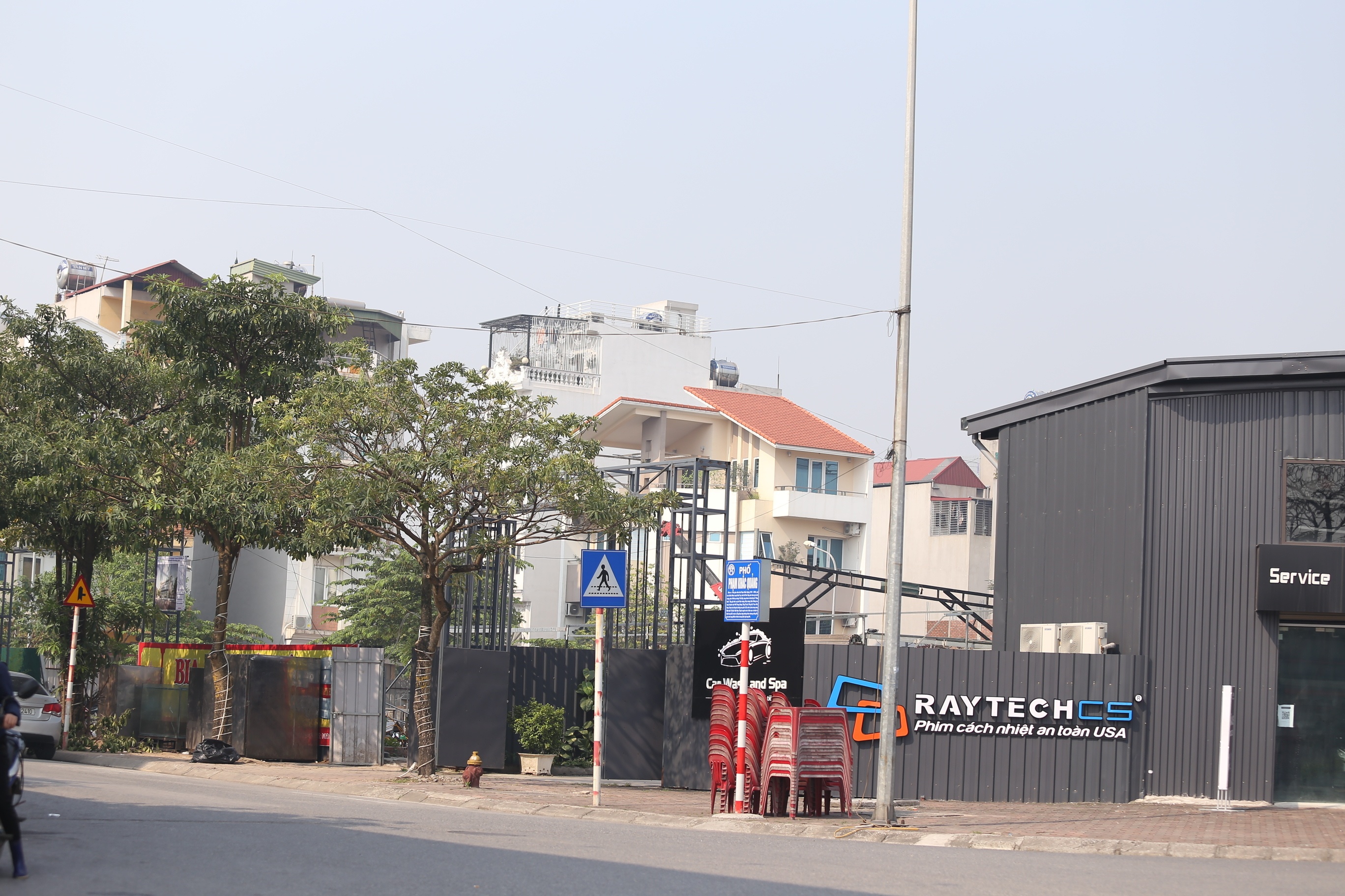 Được biết, UBND quận Long Bi&ecirc;n giao Trung t&acirc;m ph&aacute;t triển quỹ đất quận Long Bi&ecirc;n đấu gi&aacute; quyền sử dụng đất để thực hiện dự &aacute;n tại l&ocirc; đất C.6/CC2 tại phường Giang Bi&ecirc;n. C&ocirc;ng ty Cổ phần Đấu gi&aacute; số 5 &ndash; Quốc gia, đơn vị được chấp thuận đứng ra tổ chức đấu gi&aacute; l&ocirc; đất n&agrave;y.