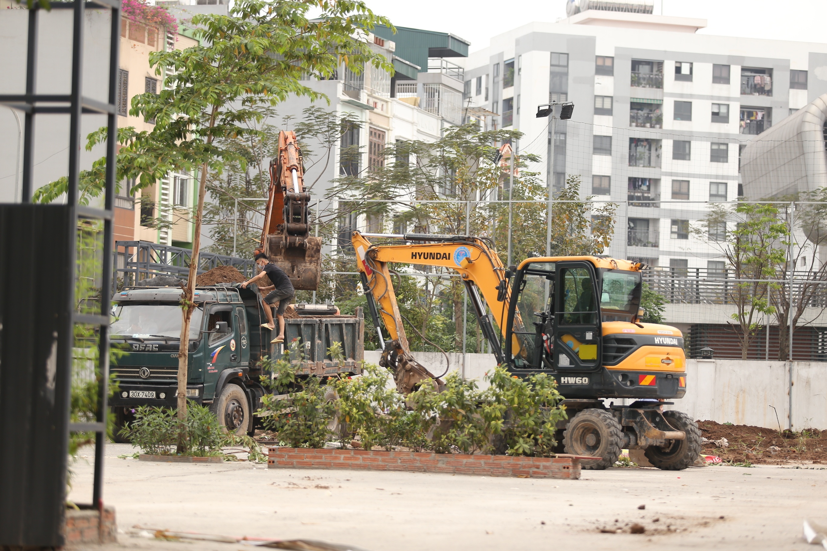 Ng&agrave;y 28/3/2022 C&ocirc;ng ty Ph&uacute; Th&agrave;nh ban th&agrave;nh th&ocirc;ng b&aacute;o khởi c&ocirc;ng x&acirc;y dựng gửi đến Sở X&acirc;y dựng H&agrave; N&ocirc;i; UBND quận Long Bi&ecirc;n; UBND phường Giang Bi&ecirc;n.