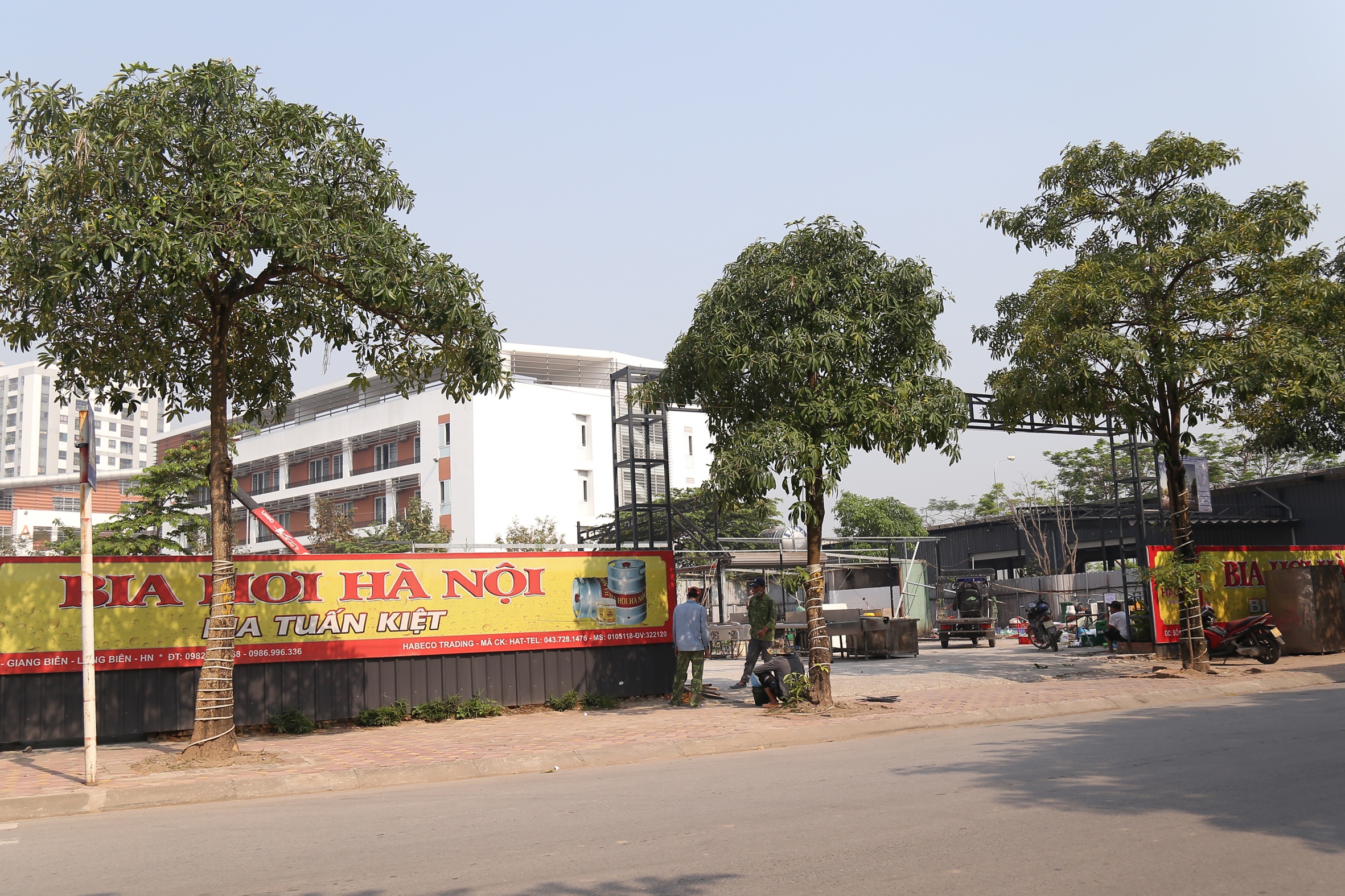 Kh&ocirc;ng những thế, l&ocirc; đất C.6/CC2 c&ograve;n được "biến tướng" th&agrave;nh qu&aacute;n bia.