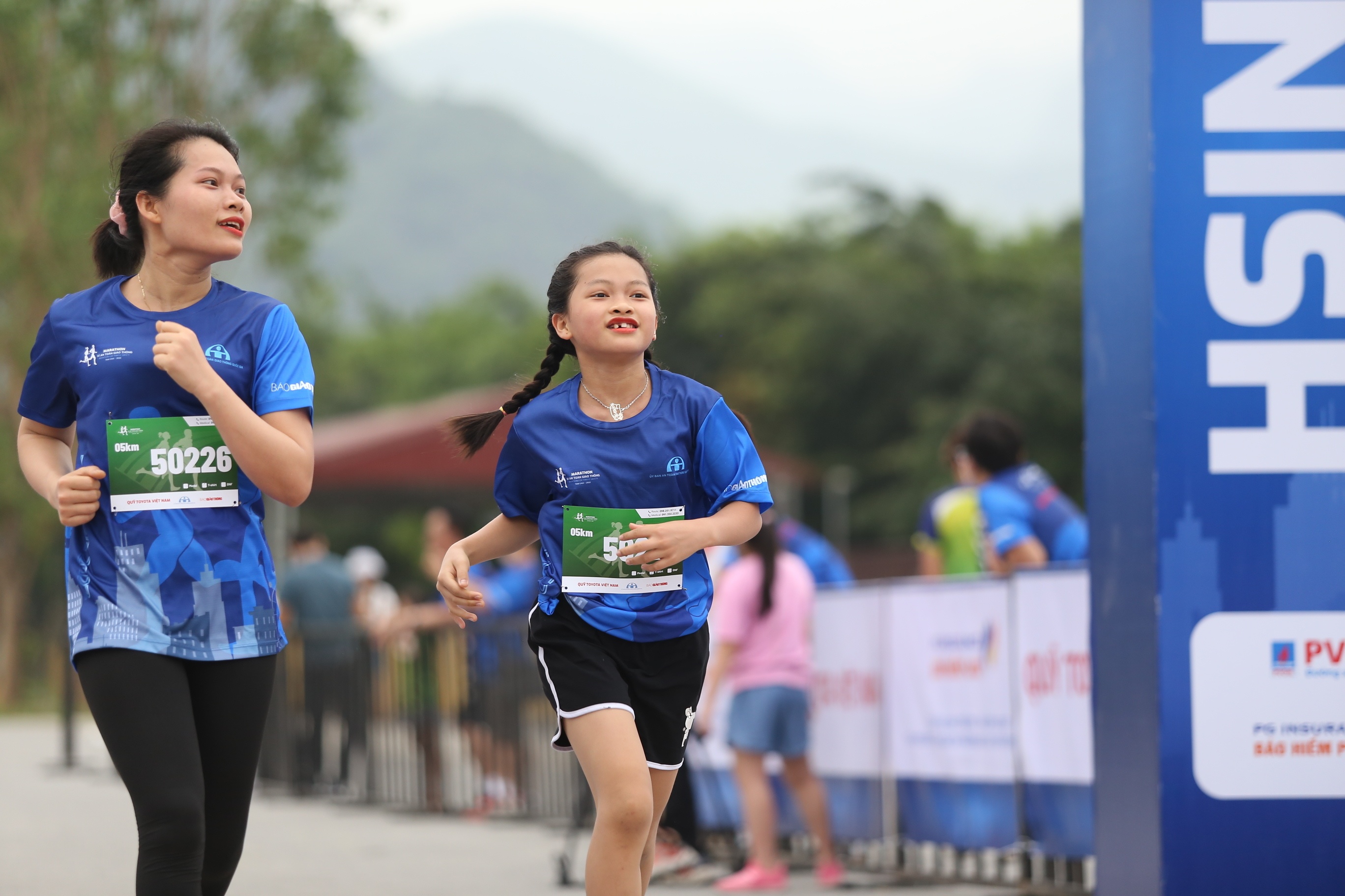 Nhiều bạn nhỏ đ&atilde; ho&agrave;n th&agrave;nh cự ly 5km c&ugrave;ng thời gian với người lớn.