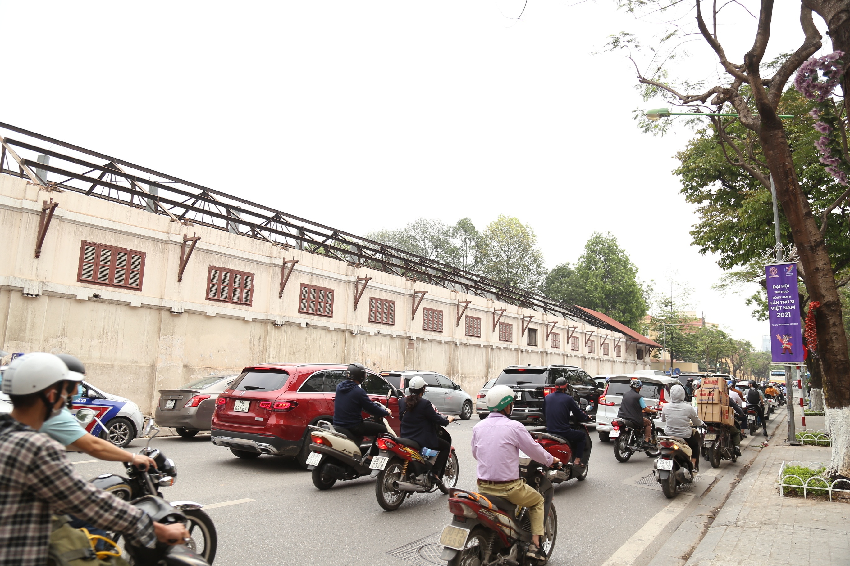 Sau khi B&iacute; thư,  Th&agrave;nh ủy Đinh Tiến Dũng c&oacute; chỉ đạo, Văn ph&ograve;ng UBND TP H&agrave; Nội đ&atilde; c&oacute; văn bản hỏa tốc gửi c&aacute;c đơn vị li&ecirc;n quan th&ocirc;ng b&aacute;o &yacute; kiến chỉ đạo của Chủ tịch UBND TP H&agrave; Nội Chu Ngọc Anh về r&agrave; so&aacute;t hồ sơ của dự &aacute;n đầu tư x&acirc;y dựng c&ocirc;ng tr&igrave;nh tại số 61 phố Trần Ph&uacute;.
