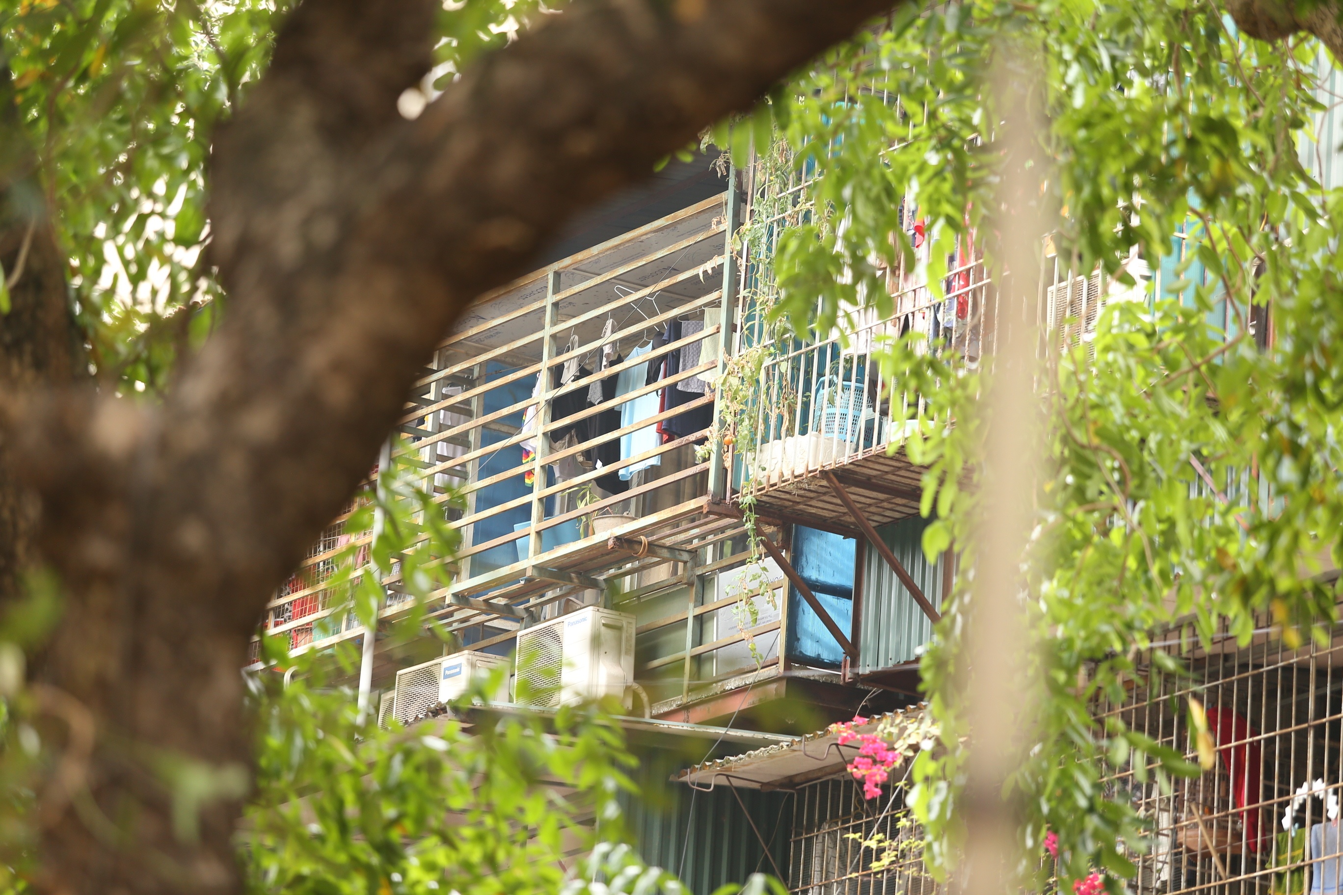 Một số người d&acirc;n tại đ&acirc;y cũng cho biết, sau khi sự cố ch&aacute;y khiến 7 người thương vong, người d&acirc;n cũng tăng cường &yacute; thức về ph&ograve;ng ch&aacute;y nổ, đặc biệt l&agrave; đường tho&aacute;t nạn khi kh&ocirc;ng may gặp sự cố hơn.