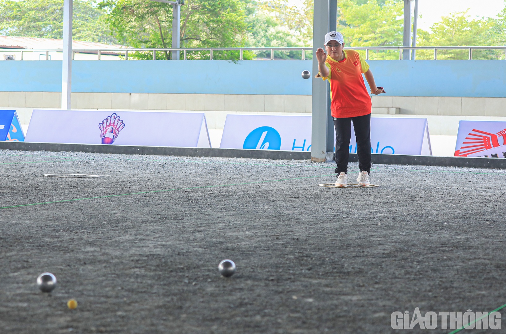 Mặc d&ugrave; vậy, được tập luyện ngay tr&ecirc;n ch&iacute;nh mặt s&acirc;n thi đấu tại SEA Games 31 l&agrave; một lợi thế của đội tuyển.