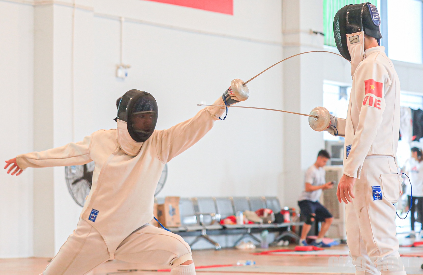 Trong giai đoạn "nước r&uacute;t" n&agrave;y, c&aacute;c kiếm thủ sẽ tập trung tập luyện kỹ thuật, đối kh&aacute;ng để n&acirc;ng dần trạng th&aacute;i. Đồng thời, tr&aacute;nh c&aacute;c chấn thương kh&ocirc;ng đ&aacute;ng c&oacute;.