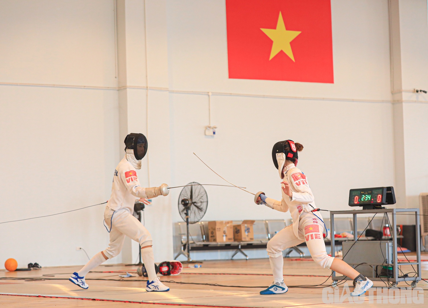 Tại kỳ Đại hội được tổ chức tr&ecirc;n ch&iacute;nh s&acirc;n nh&agrave;, đội tuyển đấu kiếm Việt Nam sẽ c&oacute; 24 vận động vi&ecirc;n tham gia thi đấu ở 12 nội dung, trong đ&oacute; 6 nội dung c&aacute; nh&acirc;n v&agrave; 6 nội dung đồng đội.