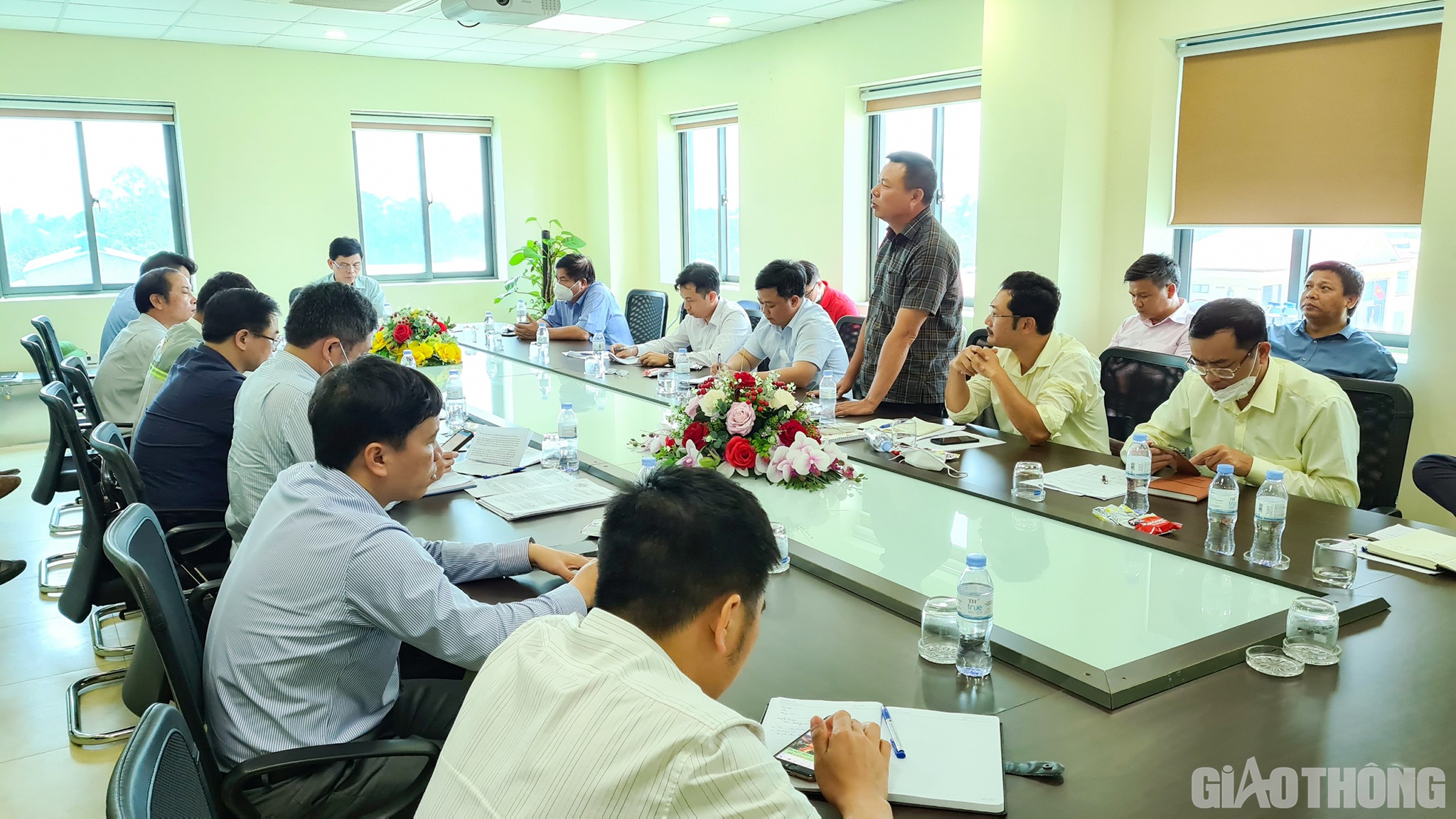 Để c&oacute; được những kết quả n&oacute;i tr&ecirc;n l&agrave; nhờ sự quan t&acirc;m, chỉ đạo s&aacute;t sao, quyết liệt của Bộ GTVT. C&aacute;c nh&agrave; thầu thi c&ocirc;ng đ&atilde; qu&aacute; quen với những cuộc kiểm tra v&agrave;o những ng&agrave;y cuối tuần, những cuộc họp kiểm điểm tiến độ xuy&ecirc;n trưa hoặc l&uacute;c nửa đ&ecirc;m.