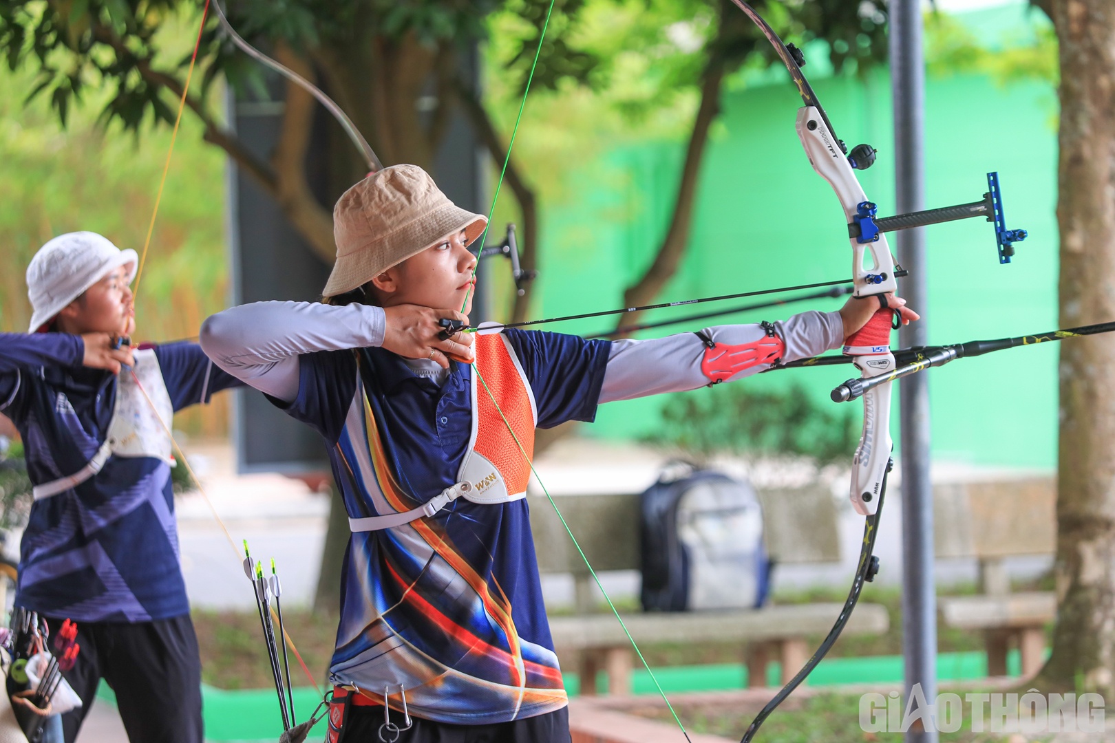 Một c&aacute;i t&ecirc;n đ&aacute;ng ch&uacute; &yacute; kh&aacute;c l&agrave; Nguyễn Thị Thanh Nhi - cung thủ vừa gi&agrave;nh 5 HCV cung 1 d&acirc;y ở c&aacute;c nội dung 30m, 50m, 60m, 70m v&agrave; nội dung to&agrave;n năng tại Giải v&ocirc; địch Cung thủ xuất sắc to&agrave;n quốc 2022 tổ chức ở Thừa Thi&ecirc;n Huế v&agrave;o đầu th&aacute;ng 3 vừa qua. Về mục ti&ecirc;u cho giải đấu sắp tới, Thanh Nhi cho biết sẽ cố gắng thi đấu hết sức v&agrave; đạt được điểm số cao nhất c&oacute; thể.