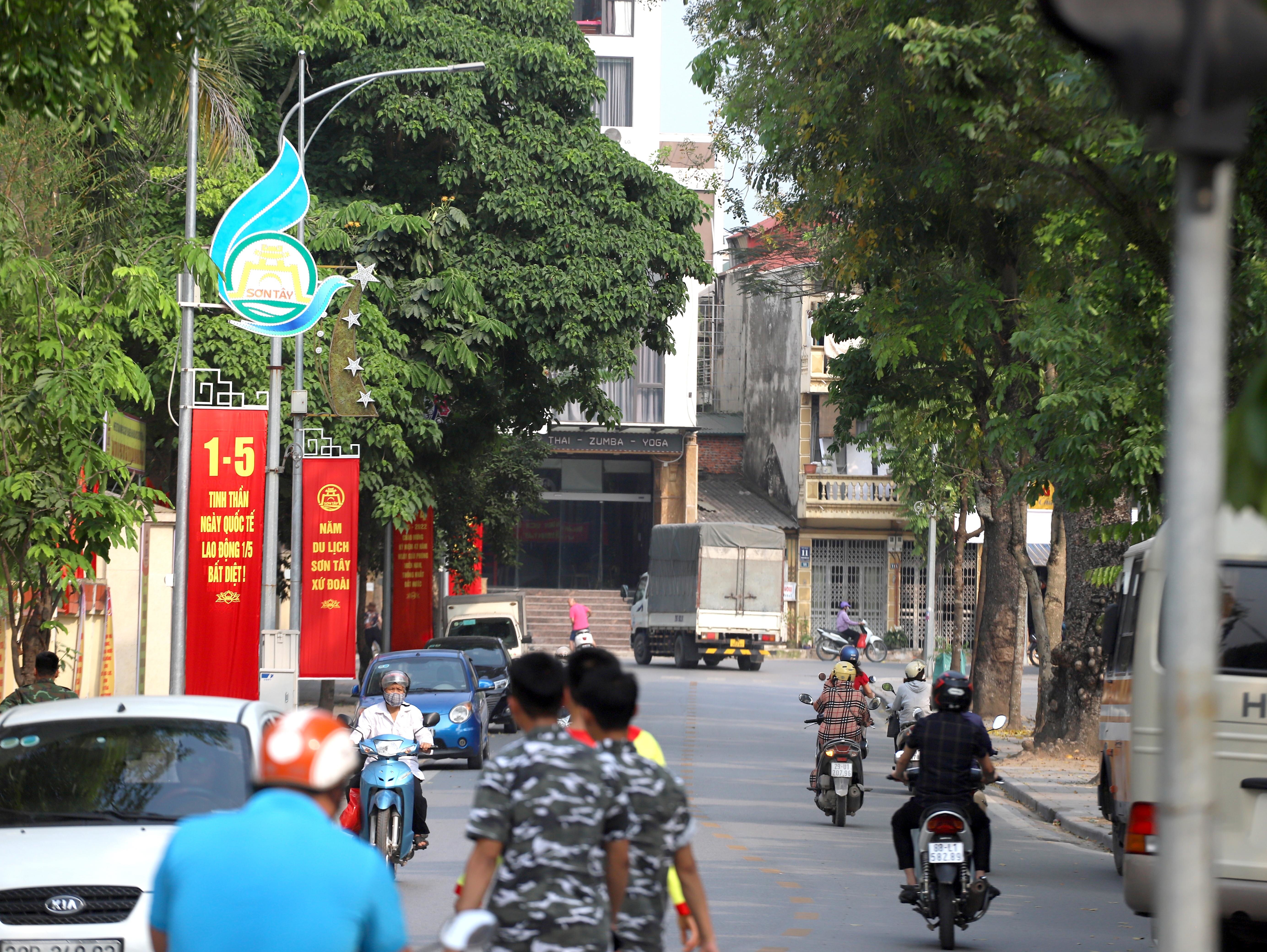 Khi đưa v&agrave;o hoạt động tuyến phố đi bộ, người d&acirc;n v&agrave; du kh&aacute;ch c&oacute; thể trải nghiệm, thưởng thức c&aacute;c chương tr&igrave;nh biểu diễn nghệ thuật đương đại, ca nhạc đường phố, nhảy d&acirc;n vũ, vẽ ch&acirc;n dung, k&yacute; họa, thư ph&aacute;p, đua thuyền, c&acirc;u c&aacute;, m&uacute;a rối nước&hellip;