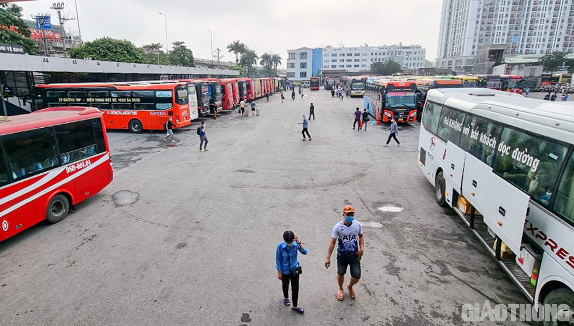 Tương tự, BX Nước Ngầm cũng th&ocirc;ng tho&aacute;ng trong s&aacute;ng 30/4.