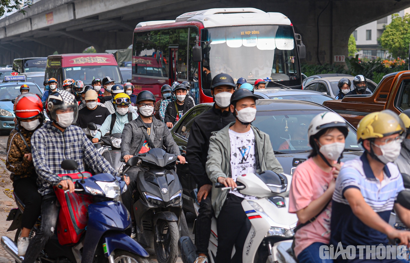 Đường Khuất Duy Tiến hướng đi Nguyễn Tr&atilde;i thời điểm hơn 9h.
