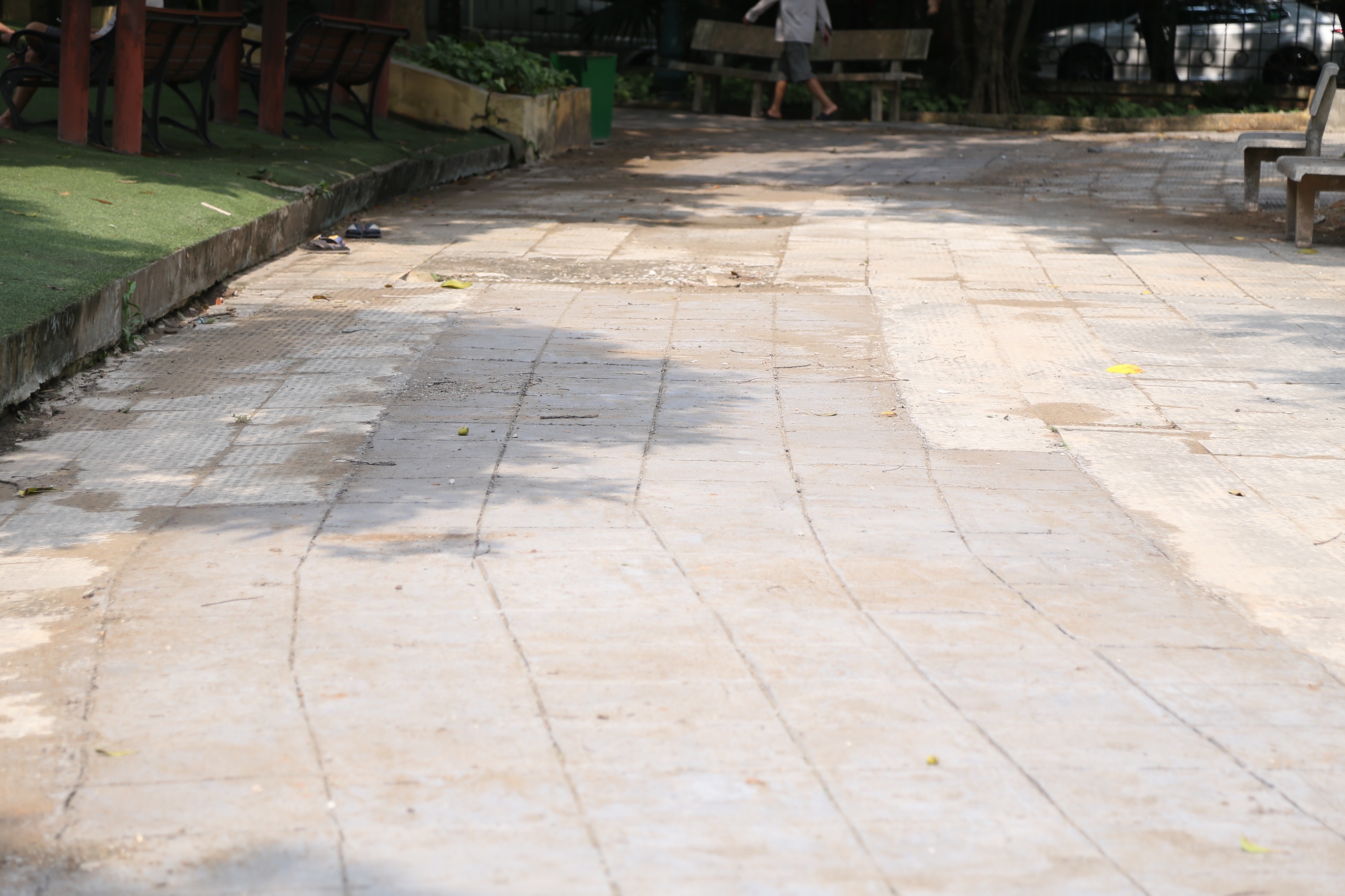 Trao đổi với PV B&aacute;o Giao th&ocirc;ng, &ocirc;ng Nguyễn Đức Hưng - Gi&aacute;m đốc Ban Duy tu c&aacute;c c&ocirc;ng tr&igrave;nh hạ tầng kỹ thuật đ&ocirc; thị (Sở X&acirc;y dựng TP H&agrave; Nội) cho biết, việc sửa chữa c&aacute;c hạng mục n&agrave;y được thực hiện từ đầu tuần.