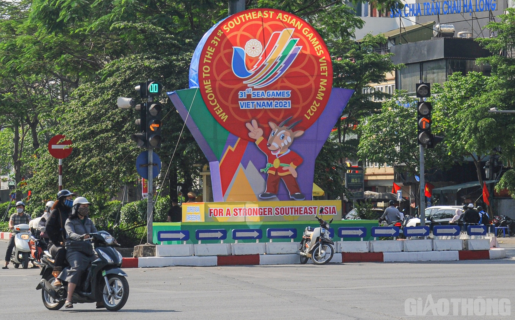 Bộ nhận diện ch&iacute;nh của SEA Games 31 bao gồm: Logo (biểu tượng), mascot (linh vật), khẩu hiệu, h&igrave;nh ảnh biểu tượng c&aacute;c m&ocirc;n đều được ph&ecirc; duyệt v&agrave; đảm bảo t&iacute;nh ph&aacute;p l&yacute;.