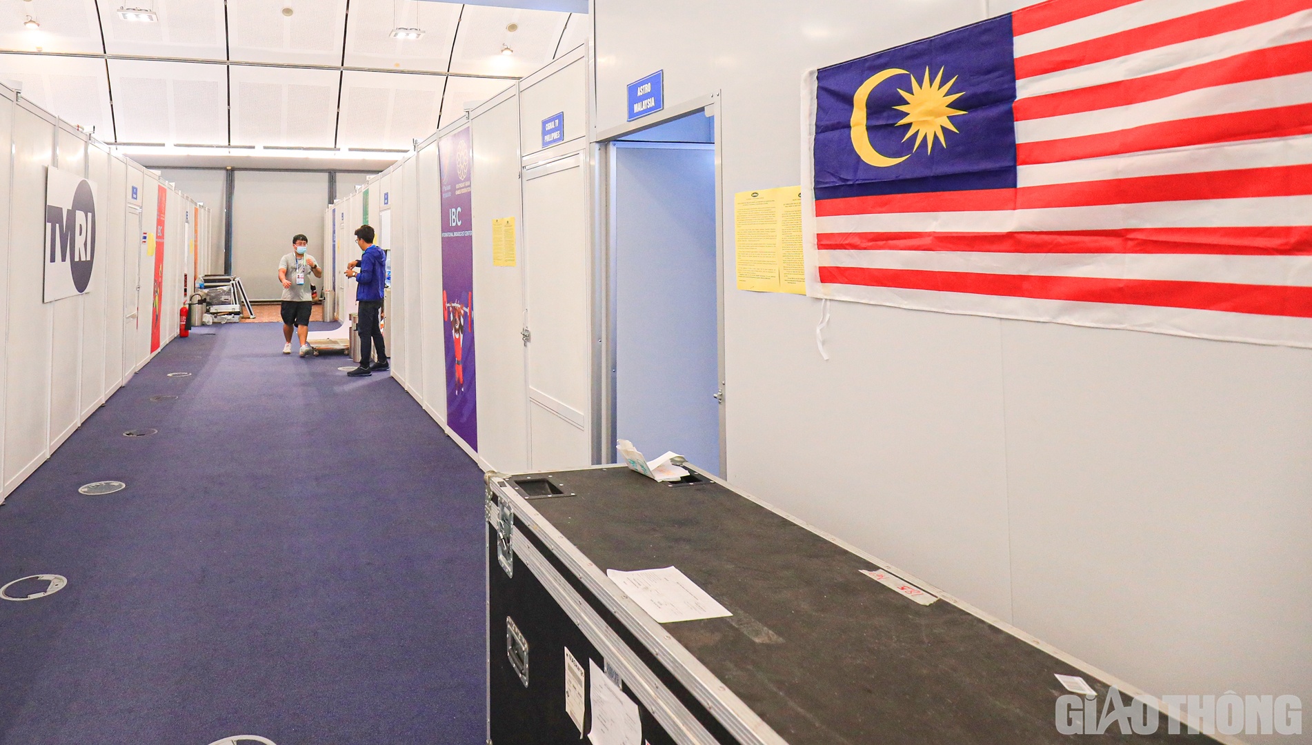 B&ecirc;n cạnh khu vực d&agrave;nh ri&ecirc;ng cho đ&agrave;i truyền h&igrave;nh quốc gia, trung t&acirc;m IBC cũng là nơi m&ocirc;̣t s&ocirc;́ hãng truy&ecirc;̀n hình lớn của nước bạn như Astro Malaysia, Cignal TV Phillipines, TVRI (Indonesia) đặt trụ sở.