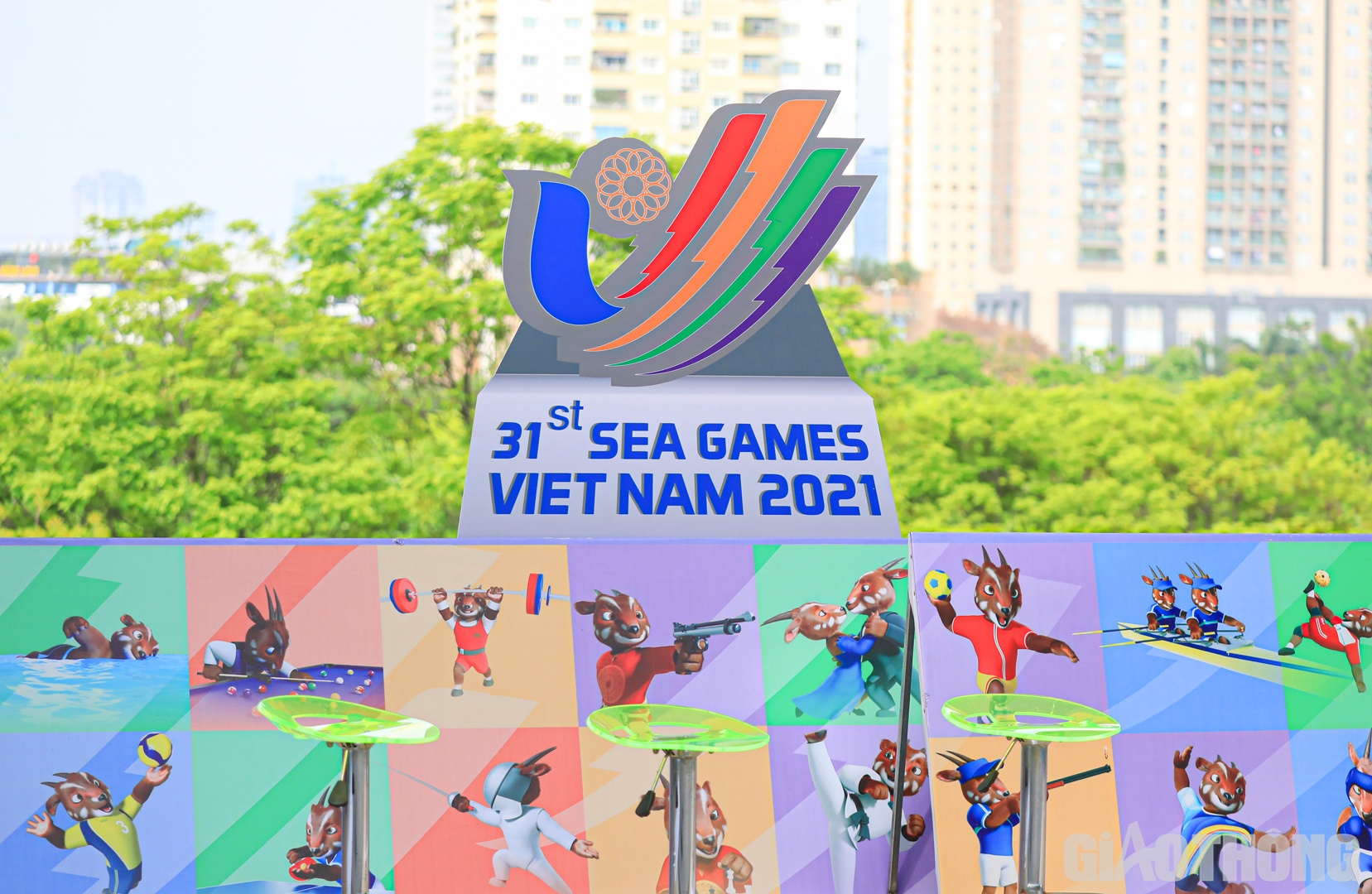 Được  biết, Trung t&acirc;m b&aacute;o ch&iacute; SEA Games 31 sẽ được khai trương vào ngày 9/5 v&agrave; ngay sau đ&oacute;, H&ocirc;̣i nghị Truy&ecirc;̀n th&ocirc;ng qu&ocirc;́c t&ecirc;́ l&acirc;̀n thứ hai cũng sẽ được tổ chức tại đ&acirc;y.