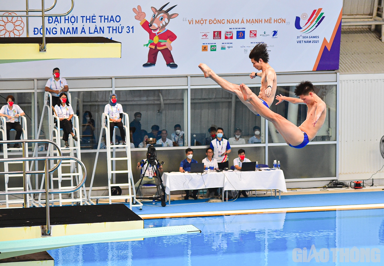 D&ugrave; thi đấu nỗ lực ở 6 lượt nhảy nhưng T&ugrave;ng Dương v&agrave; Thế Anh đ&atilde; kh&ocirc;ng thể thắng được cặp đ&ocirc;i Chew Yi Wei-Ooi Tze Liang của Malaysia.