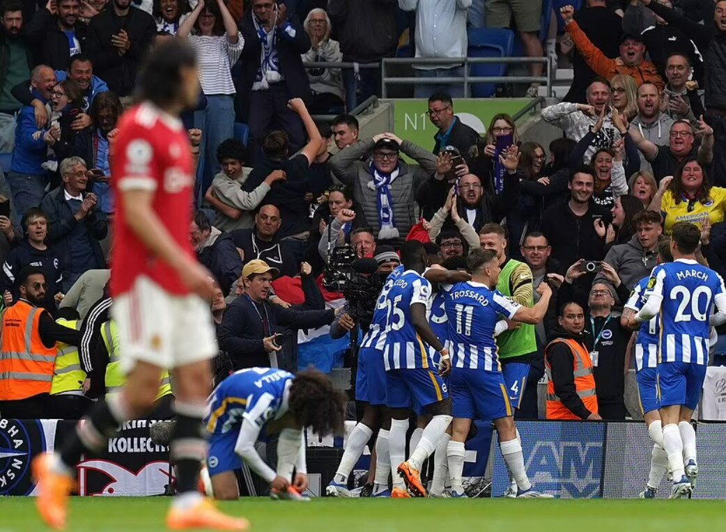 Hai mảng đối lập giữa MU v&agrave; Brighton ở trận đấu đ&ecirc;m 7/5 (giờ VN)