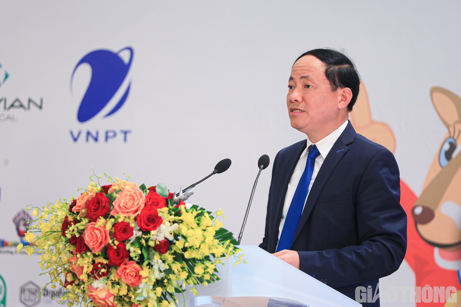 Cũng trong chiều nay, Hội nghị Truyền th&ocirc;ng quốc tế SEA Games 31 lần thứ hai cũng đ&atilde; được tổ chức (Trong ảnh: Thứ trưởng Bộ TT&TT Phạm Anh Tuấn ph&aacute;t biểu tại hội nghị).